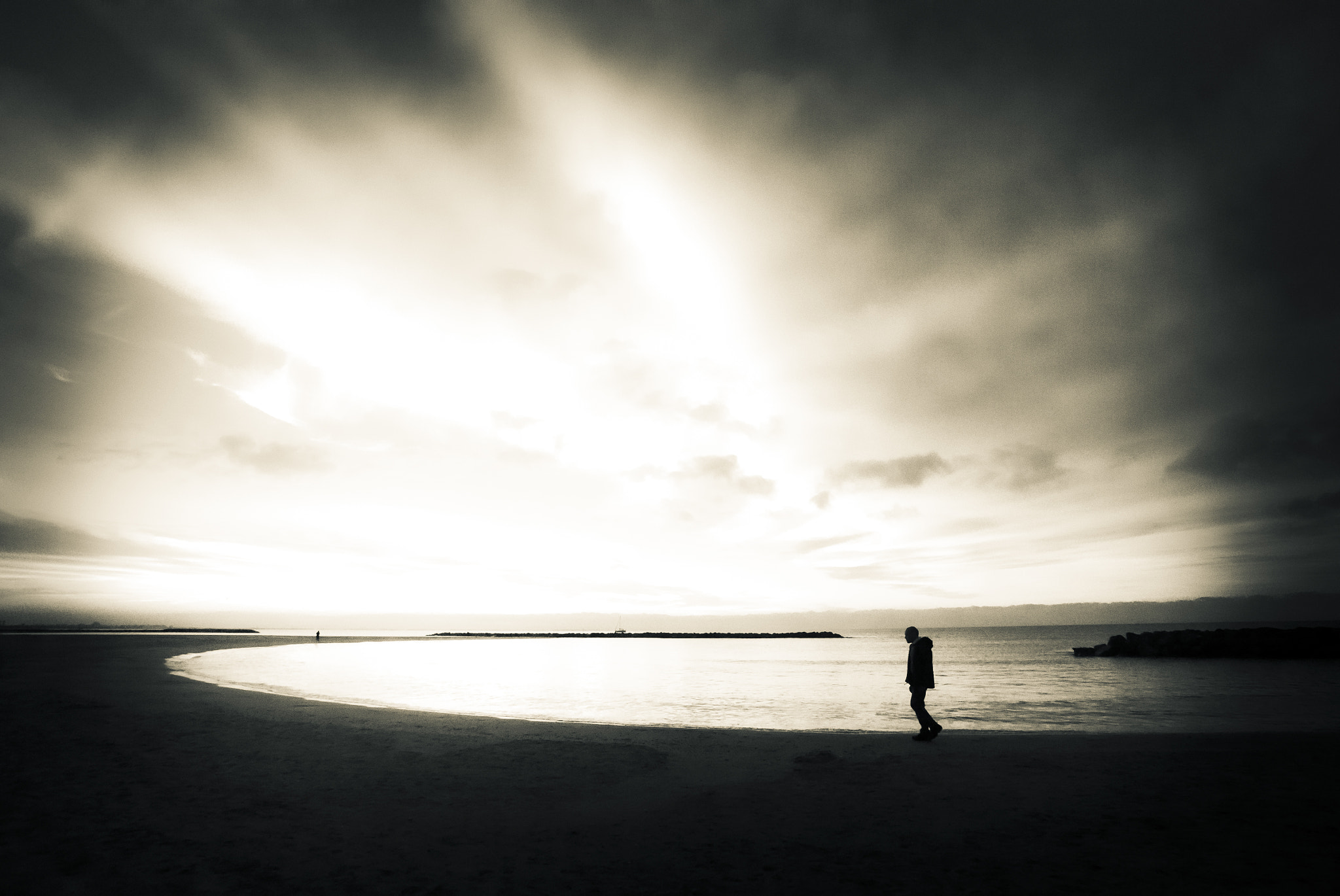 Sony a7R II + Sony E 10-18mm F4 OSS sample photo. Morning walk on carnon beach photography