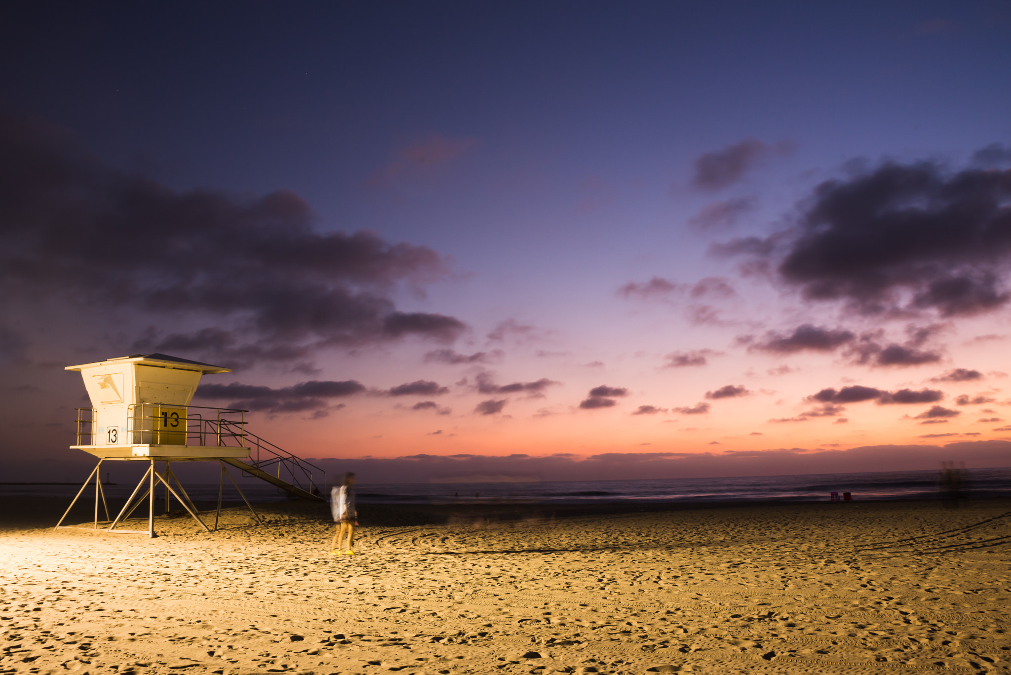 AF Zoom-Nikkor 28-200mm f/3.5-5.6D IF sample photo. Lifeguard tower at sunset photography
