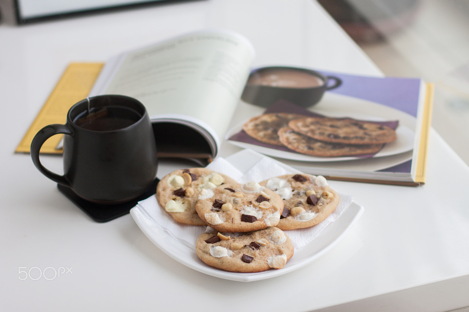 Canon EOS 500D (EOS Rebel T1i / EOS Kiss X3) + Canon EF 50mm F1.4 USM sample photo. Rocky road cookies photography