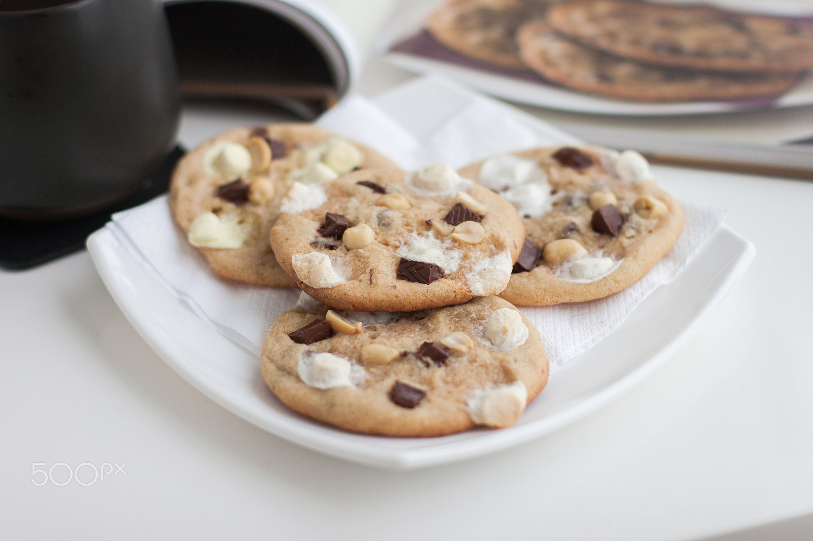 Canon EOS 500D (EOS Rebel T1i / EOS Kiss X3) + Canon EF 50mm F1.4 USM sample photo. Rocky road cookies photography