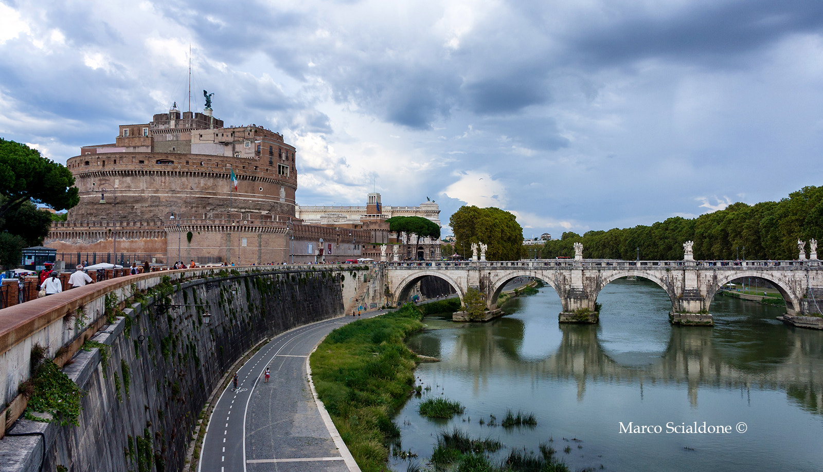 Canon EOS 1000D (EOS Digital Rebel XS / EOS Kiss F) sample photo. Castel sant'angelo photography