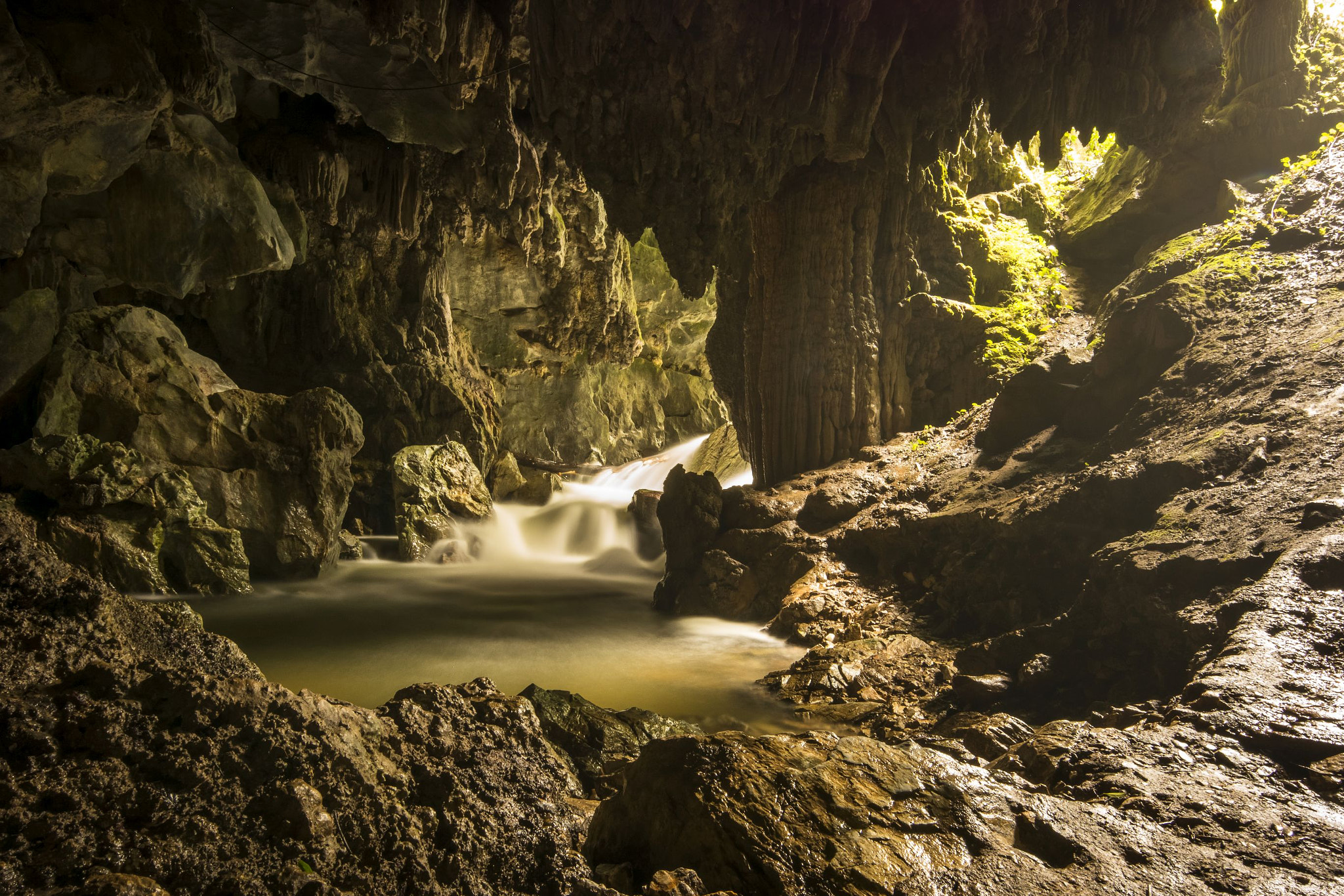 Samsung NX1000 + Samsung NX 12-24mm F4-5.6 ED sample photo. Caverna do diabo photography