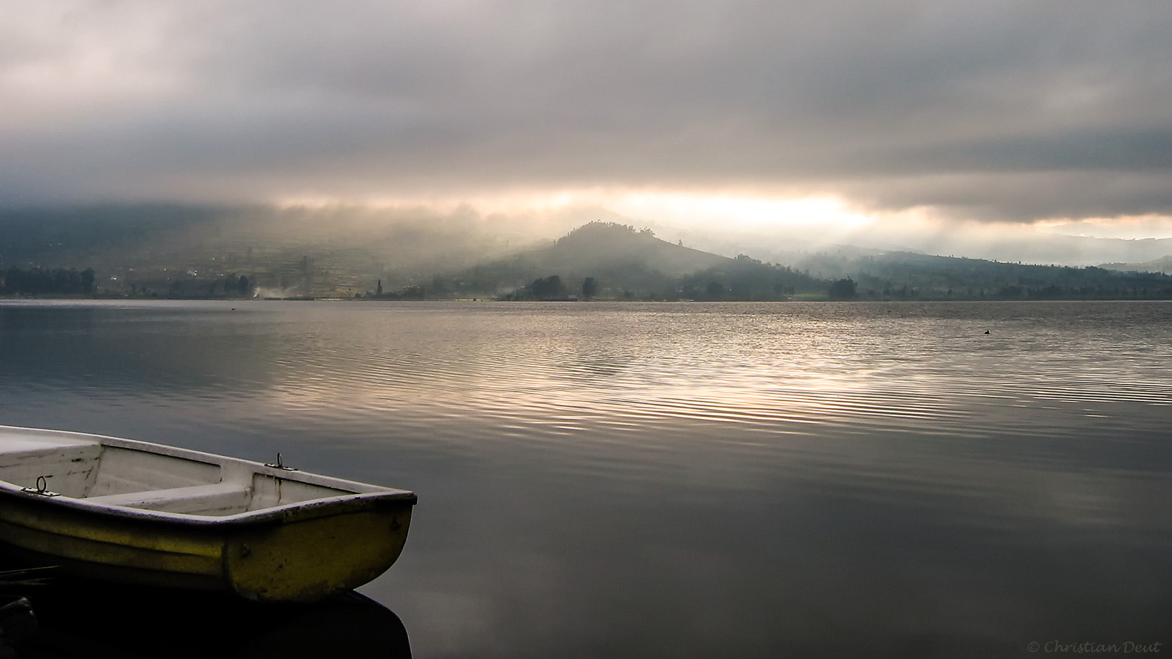 Canon POWERSHOT A80 sample photo. Lake san pablo (ecuador) photography