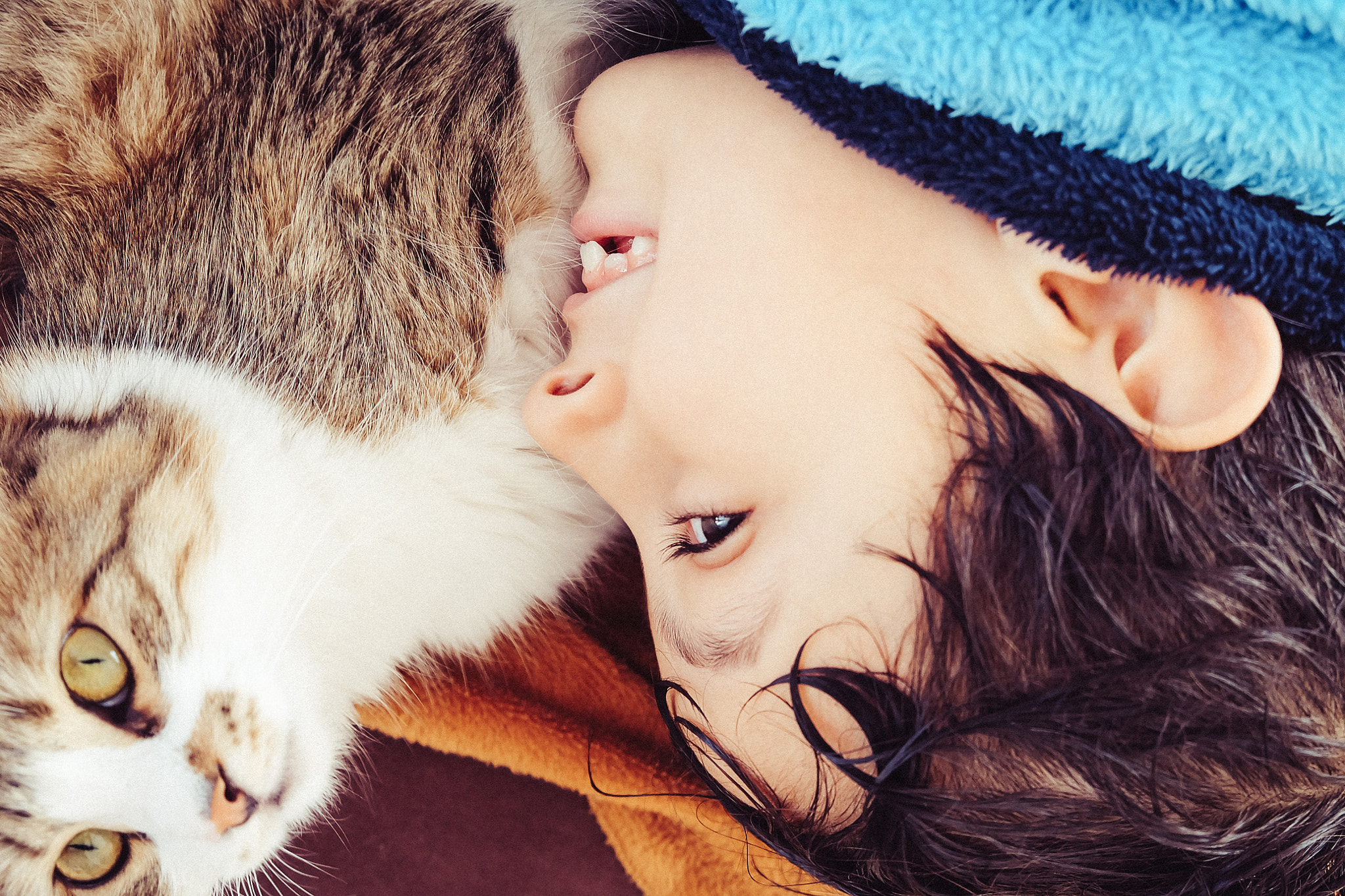 Fujifilm X-A1 + Fujifilm XF 18-55mm F2.8-4 R LM OIS sample photo. Boy and his cat photography