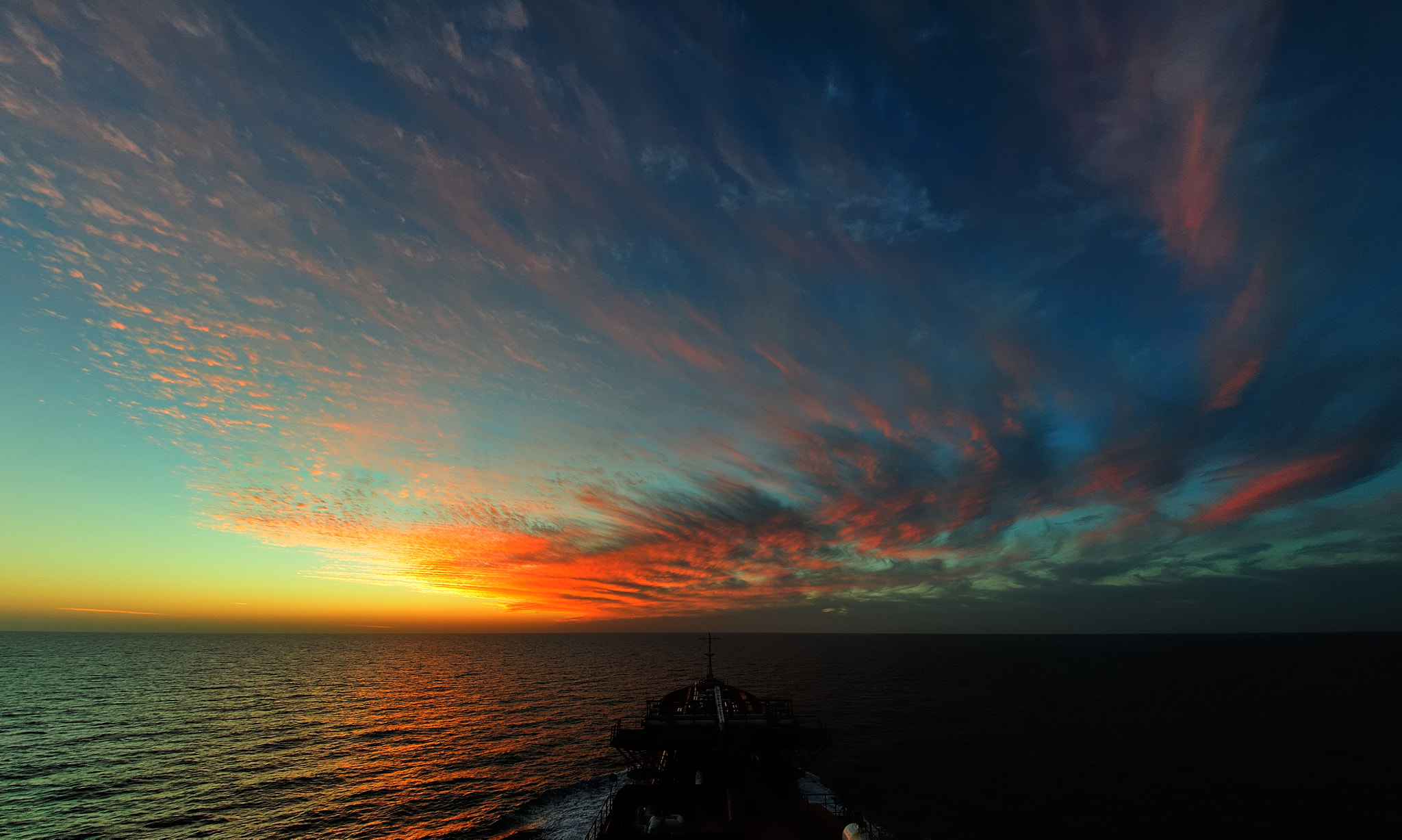 Nikon D3 + Nikon AF Fisheye-Nikkor 16mm F2.8D sample photo. Ocean sunset photography