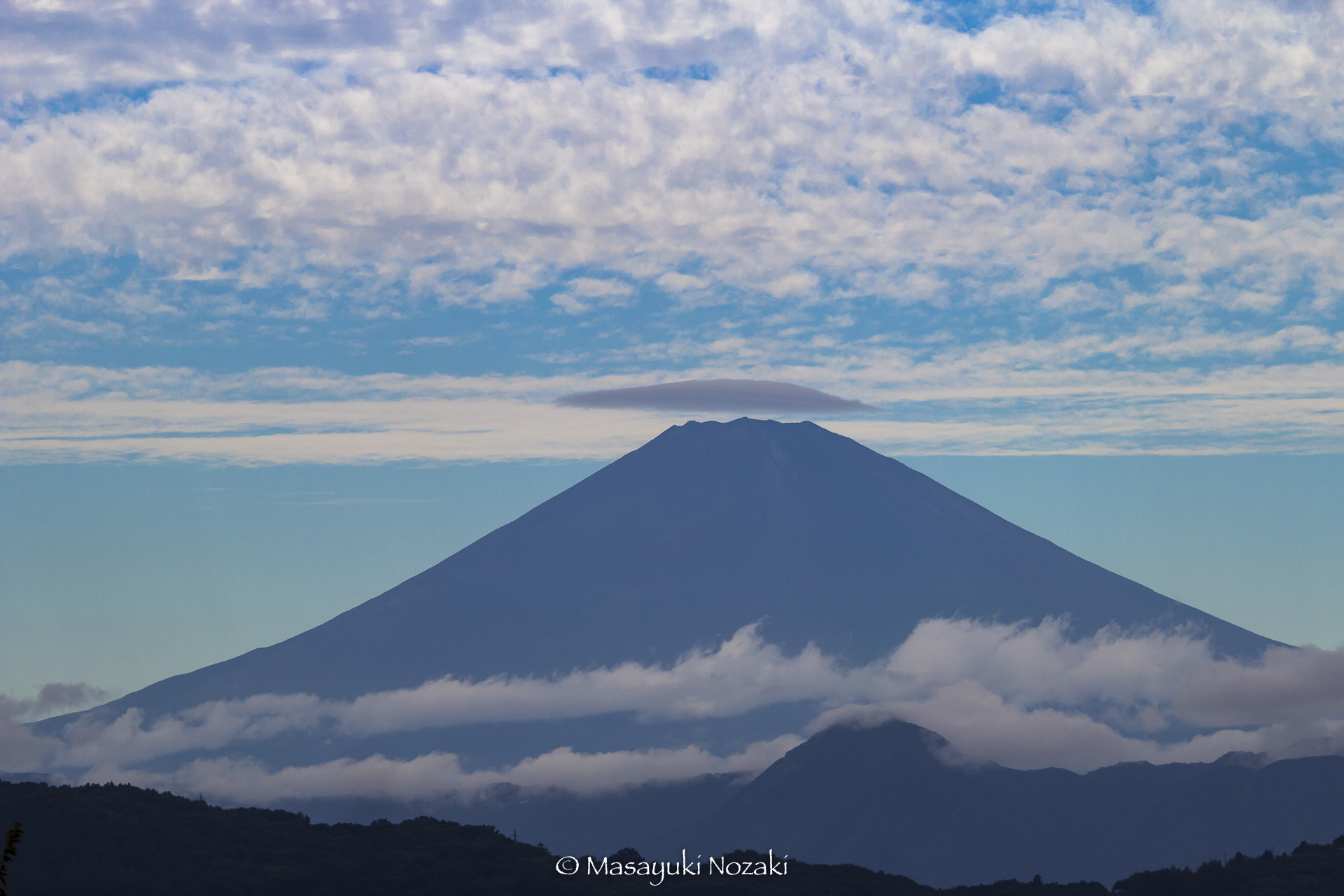 Canon EOS 600D (Rebel EOS T3i / EOS Kiss X5) + Canon EF 135mm F2L USM sample photo. Mt.fuji and small cap cloud photography