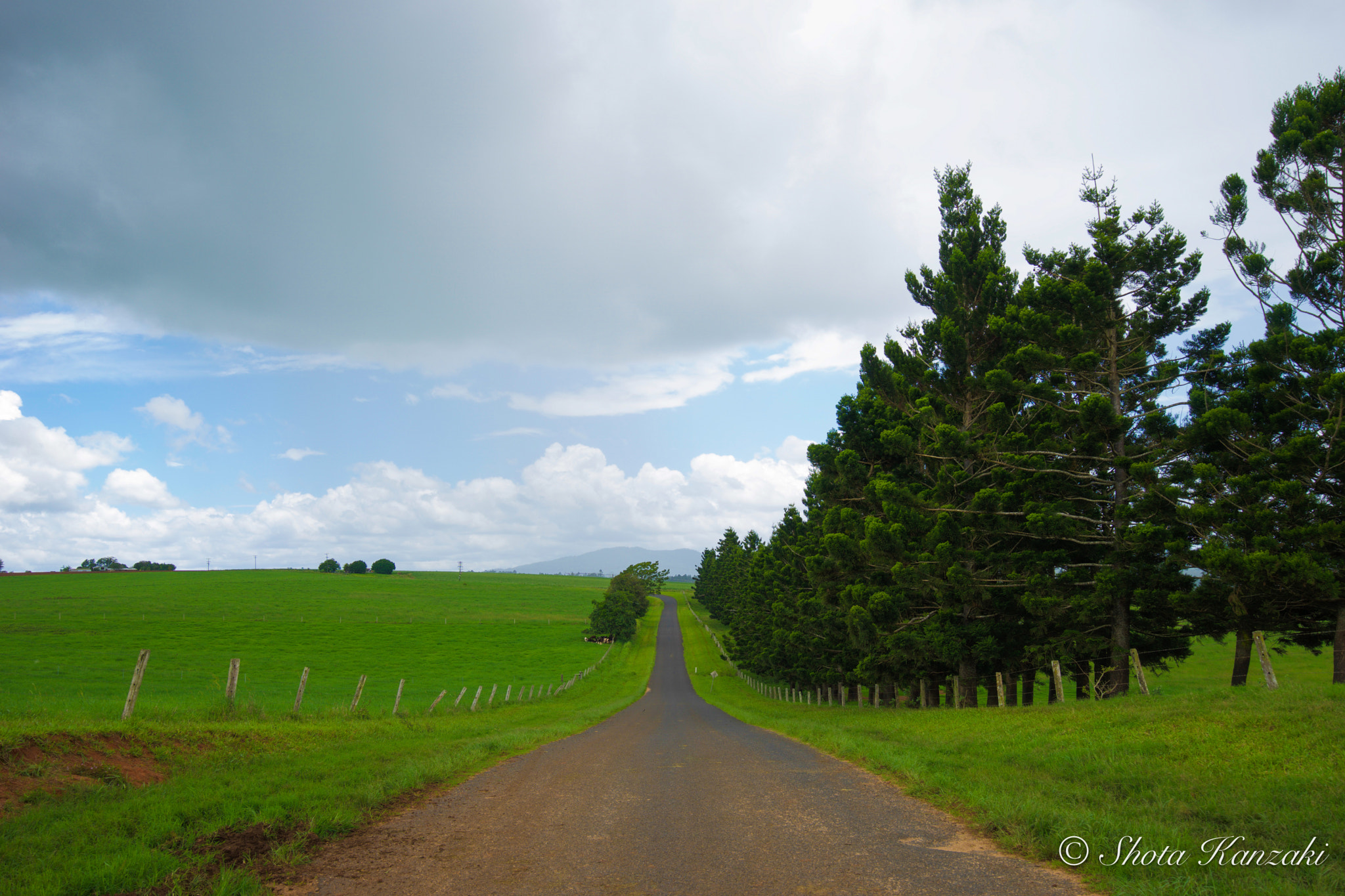 Sony a7 + Sony Vario-Tessar T* FE 16-35mm F4 ZA OSS sample photo. A long and long road photography