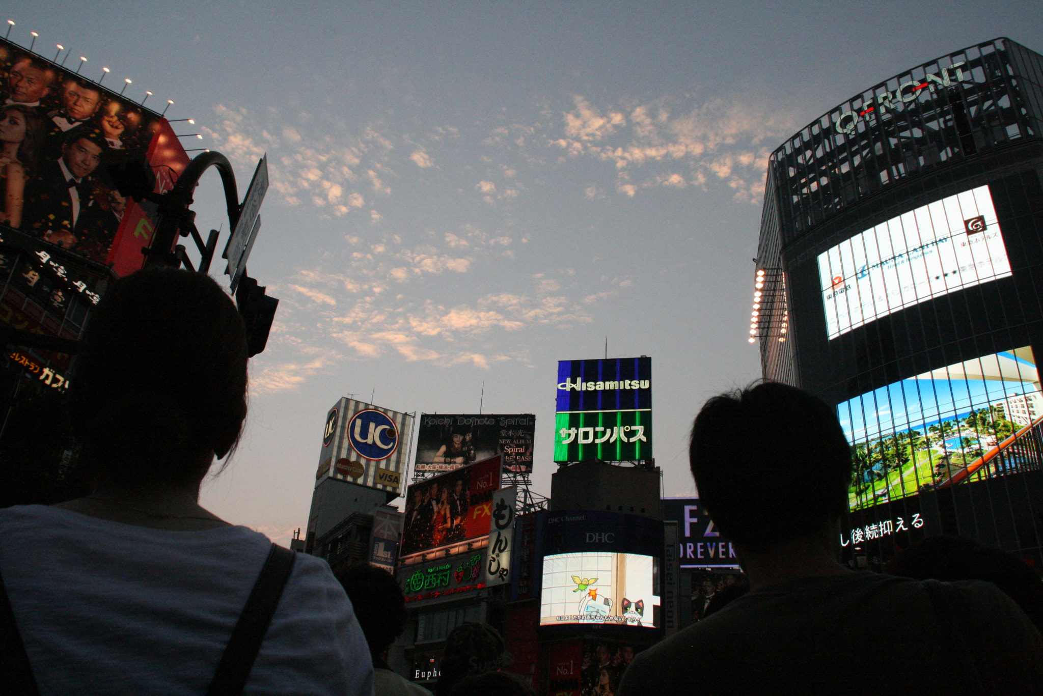 Canon EOS 400D (EOS Digital Rebel XTi / EOS Kiss Digital X) sample photo. Scramble intersection in shibuya photography