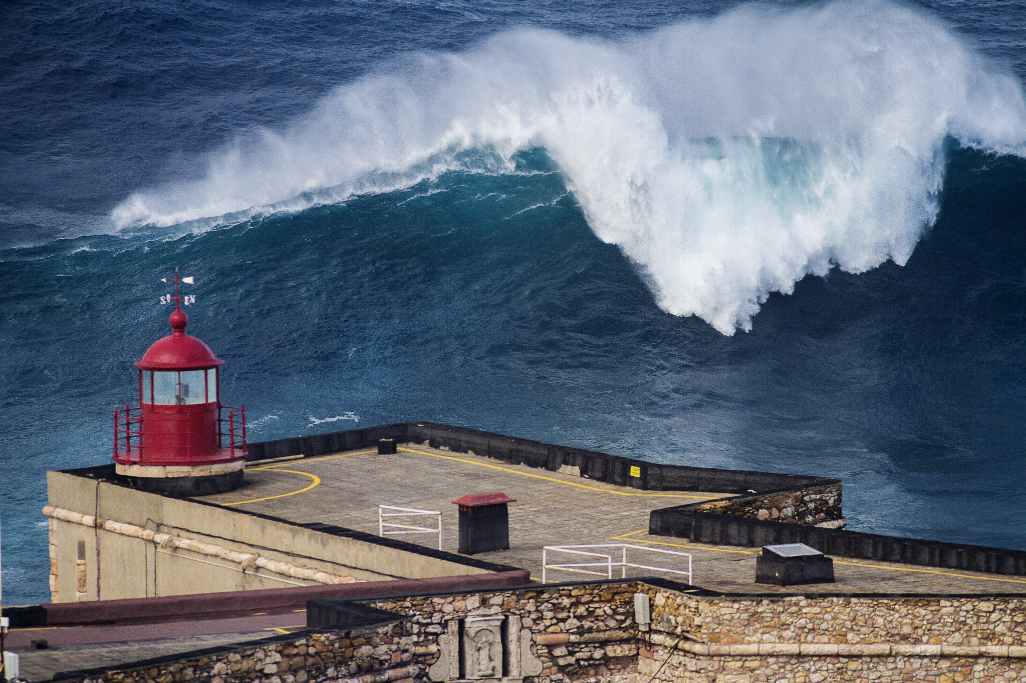 Canon EOS 7D + Canon EF 50mm f/1.8 sample photo. Nazarè photography
