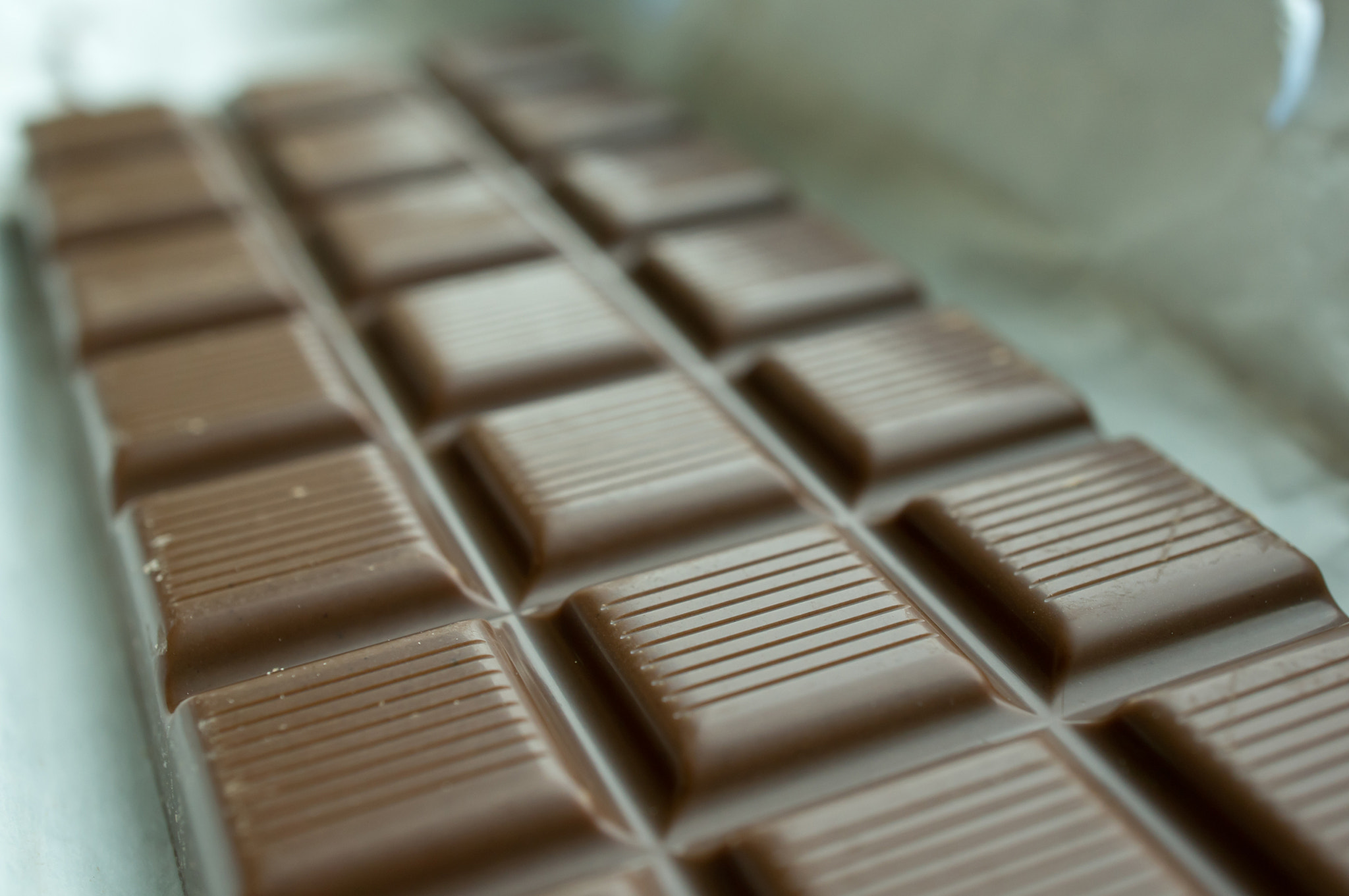 Sony Alpha NEX-5N + Sony E 30mm F3.5 Macro sample photo. Chocolate tablet photography