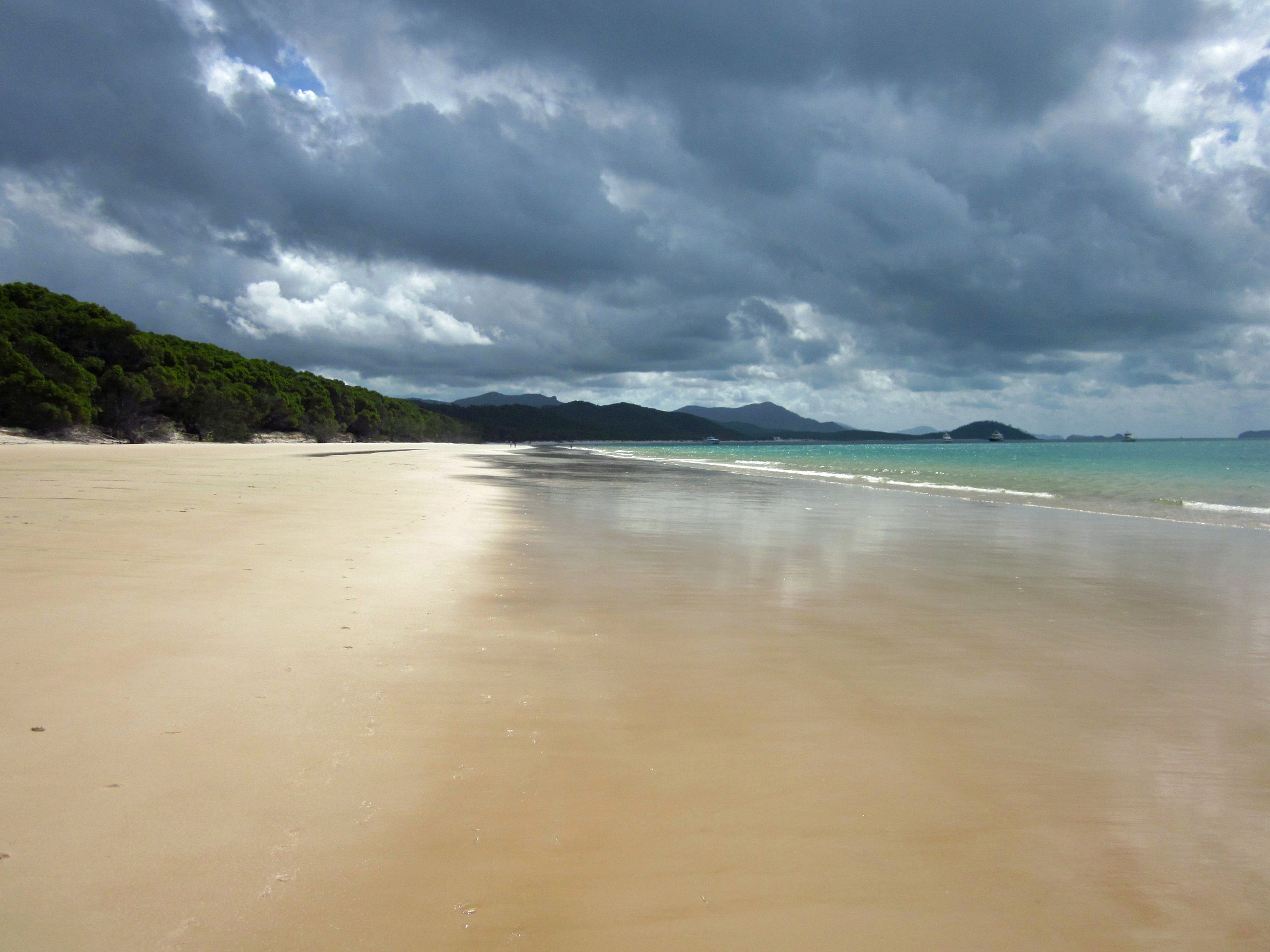 Canon PowerShot SD1300 IS (IXUS 105 / IXY 200F) sample photo. Beach photography