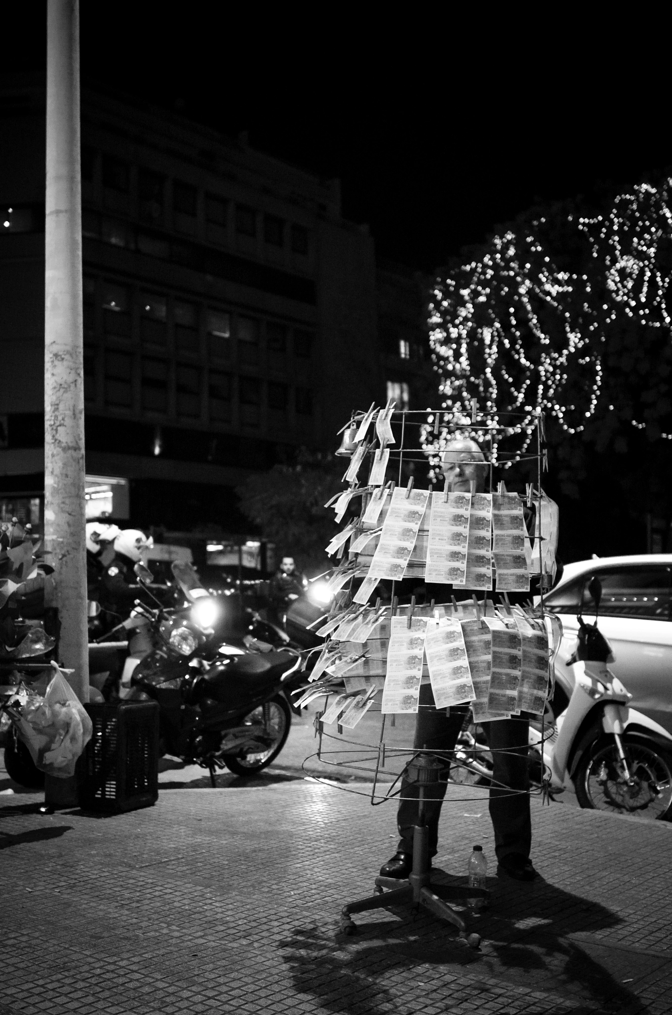Summicron T 1:2 23 ASPH. sample photo. Street vendor photography