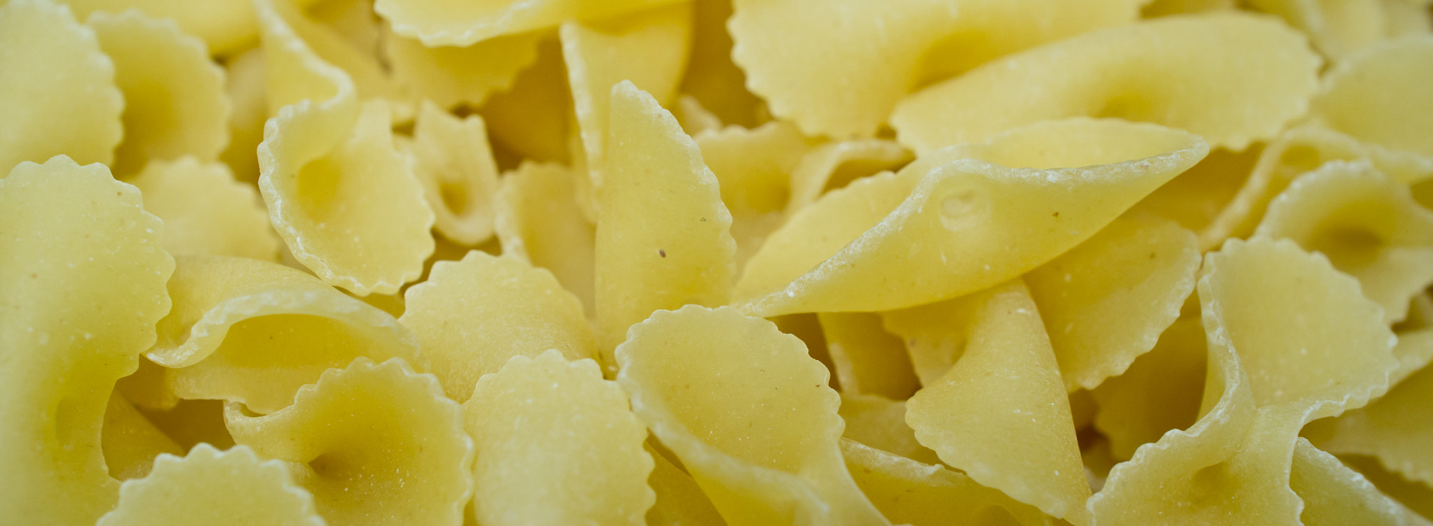 Sony Alpha NEX-5N + Sony E 30mm F3.5 Macro sample photo. Farfalle pasta photography