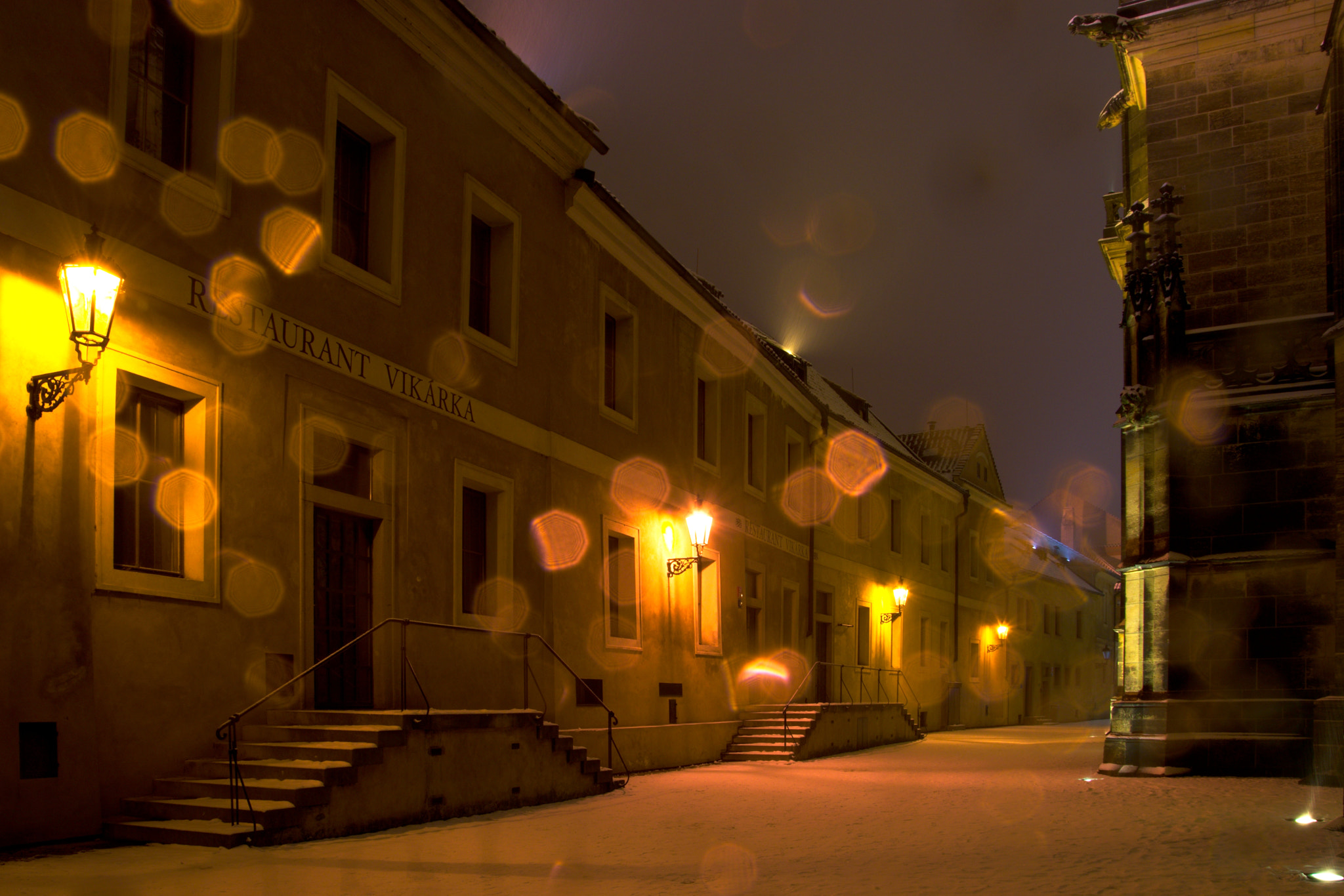 18.00 - 105.00 mm f/3.5 - 5.6 sample photo. Dancing snowflakes photography