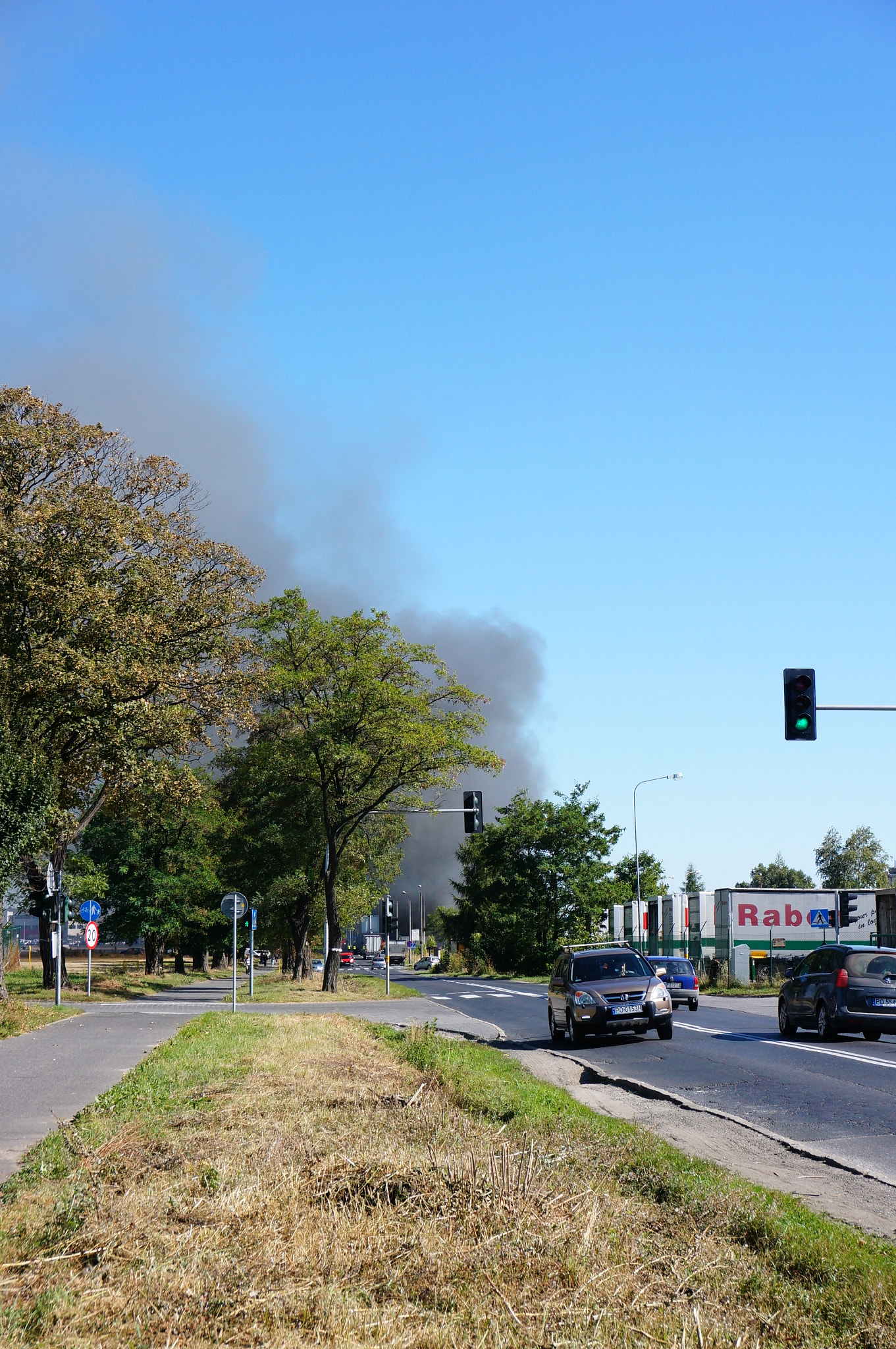 Sony Alpha NEX-5N + Sony E 16-50mm F3.5-5.6 PZ OSS sample photo. Rising smoke photography