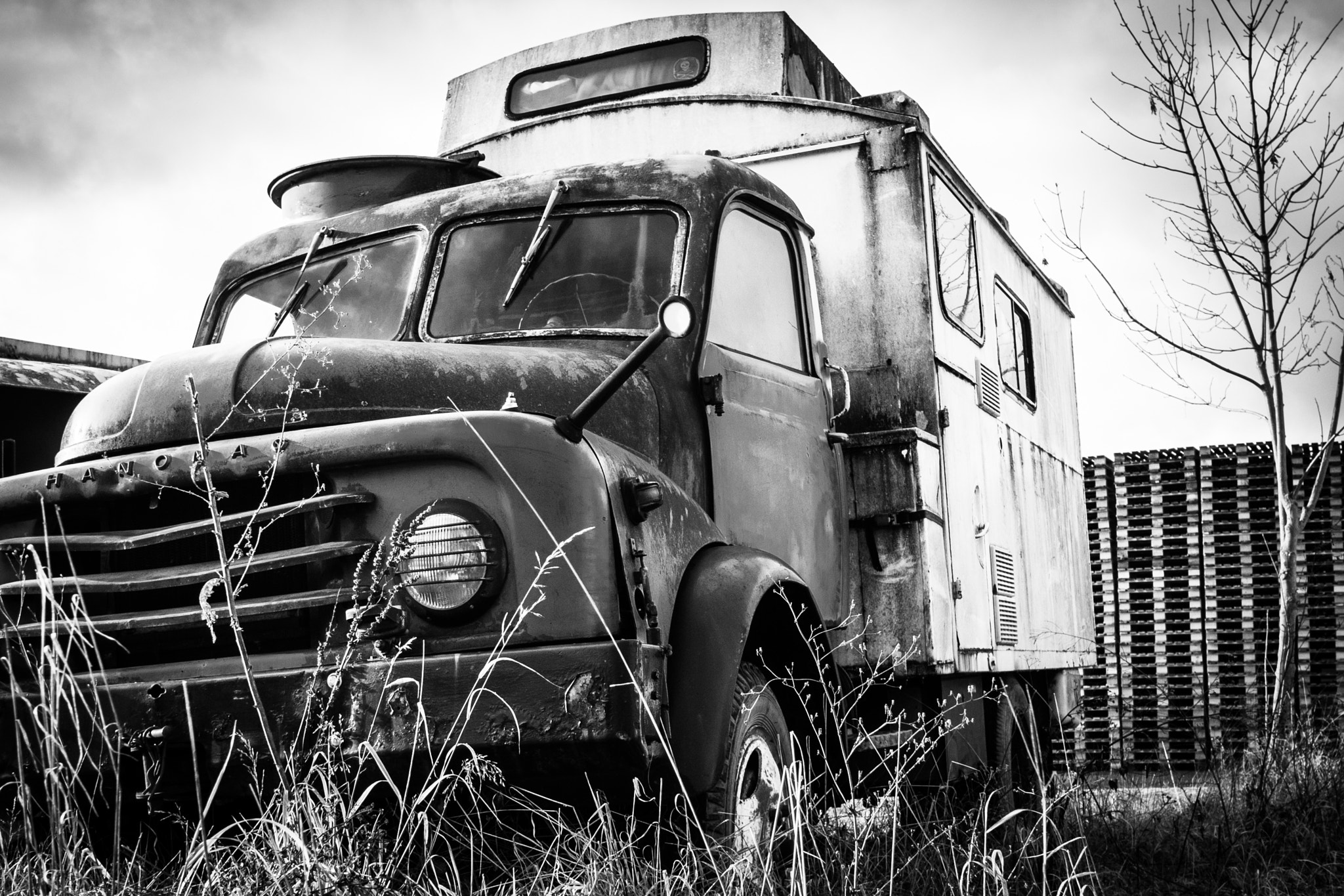 Olympus PEN E-PL7 + Olympus M.Zuiko Digital 17mm F1.8 sample photo. Old truck photography