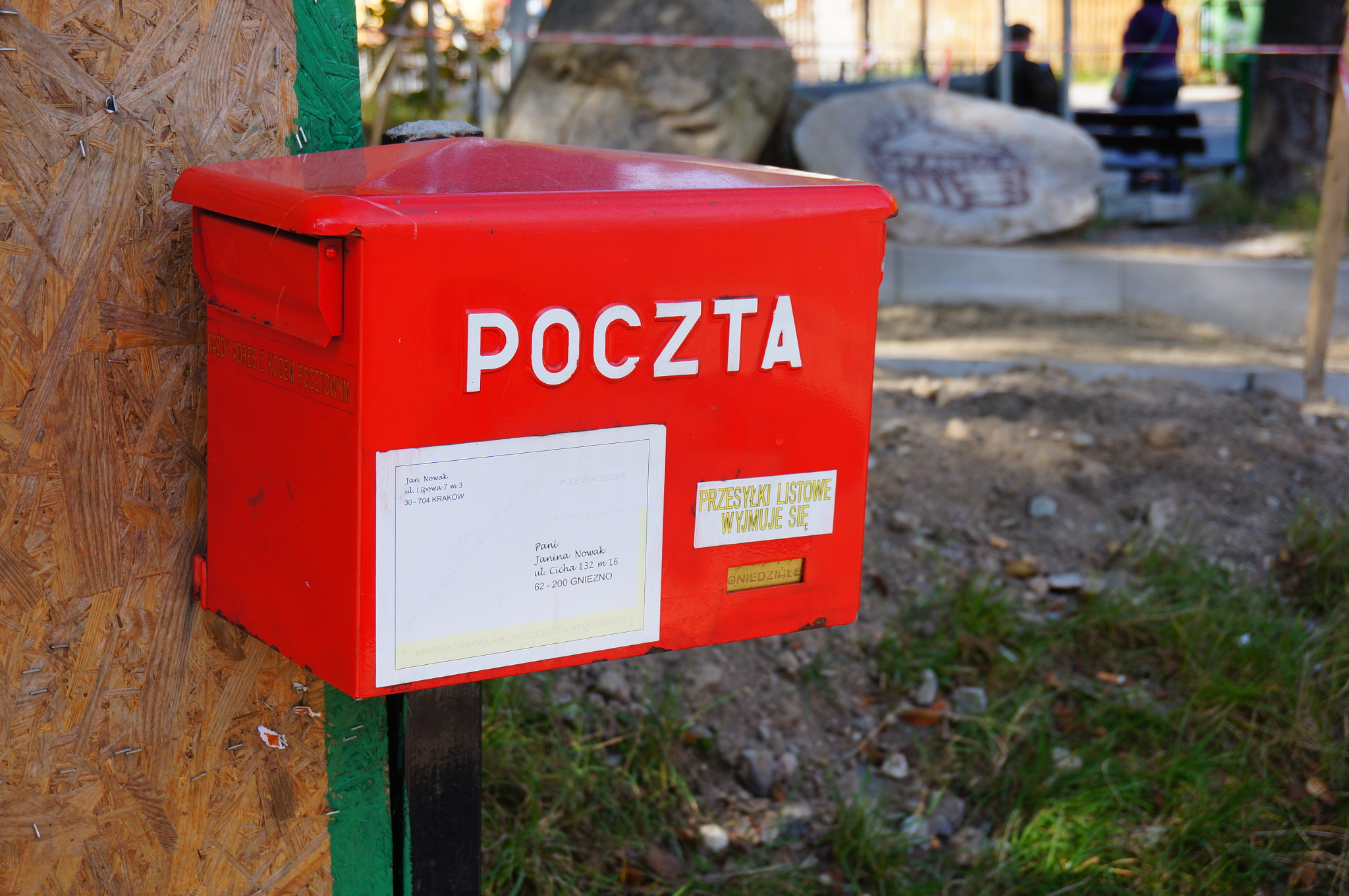 Sony E 16-50mm F3.5-5.6 PZ OSS sample photo. Red mail box with information photography