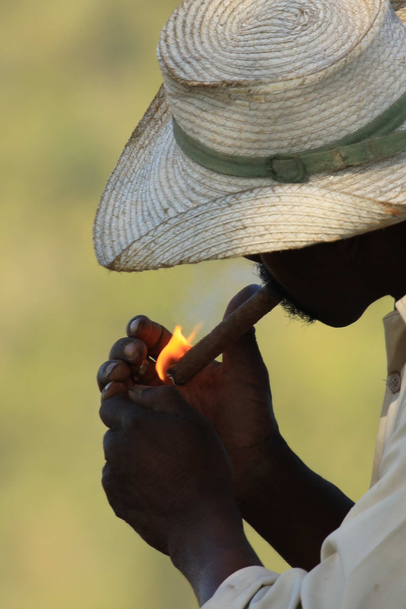 Canon EF 100-400mm F4.5-5.6L IS USM sample photo. Smoke break photography