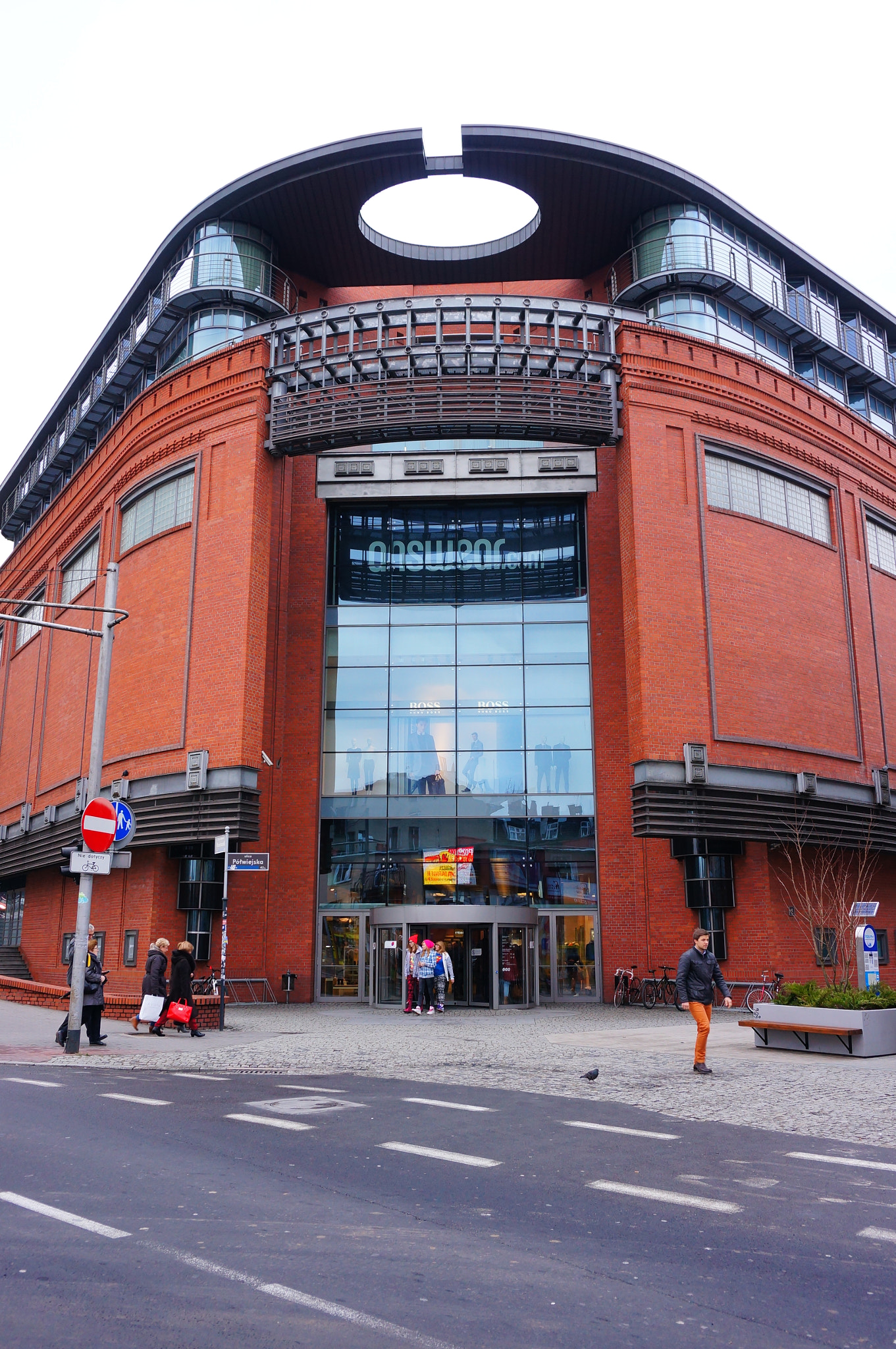 Sony E 16-50mm F3.5-5.6 PZ OSS sample photo. Stary browar shopping mall photography