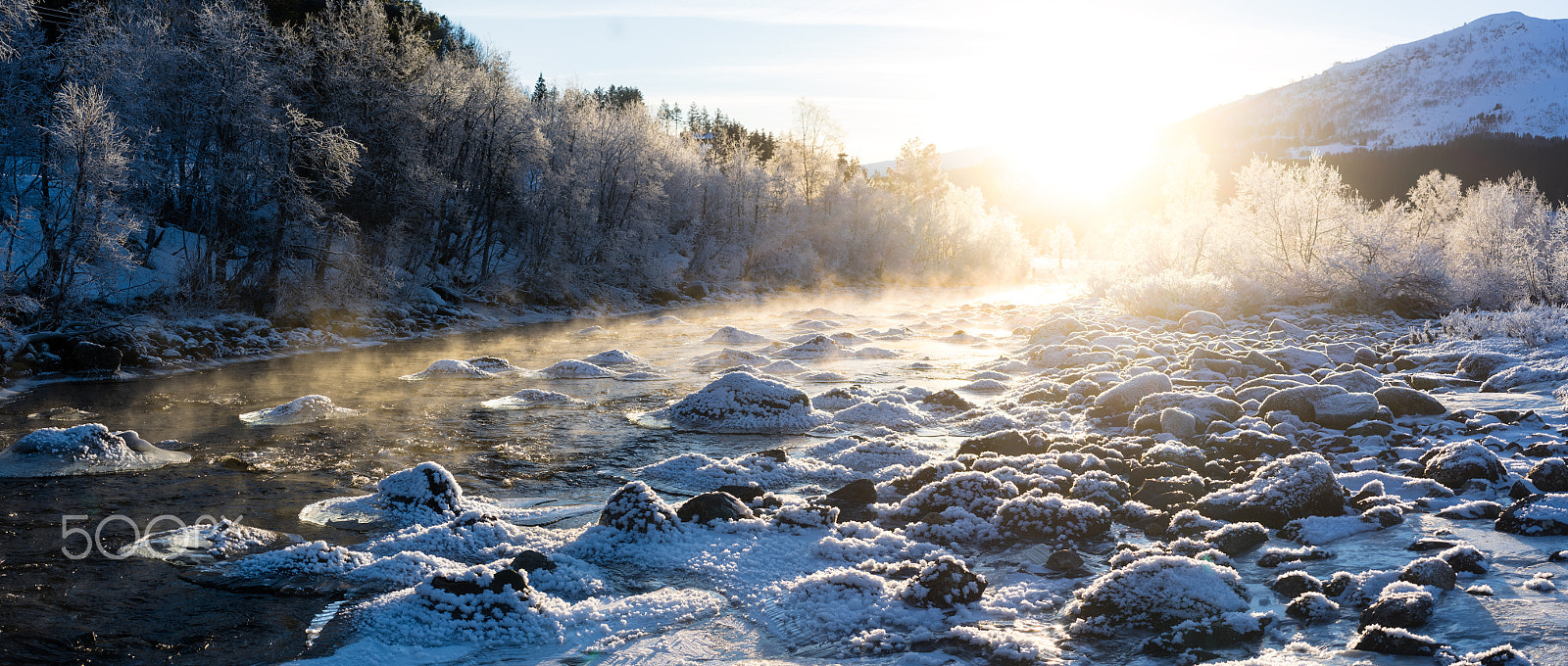 Pentax smc DA 35mm F2.8 Macro Limited sample photo. Frosty river 2 photography
