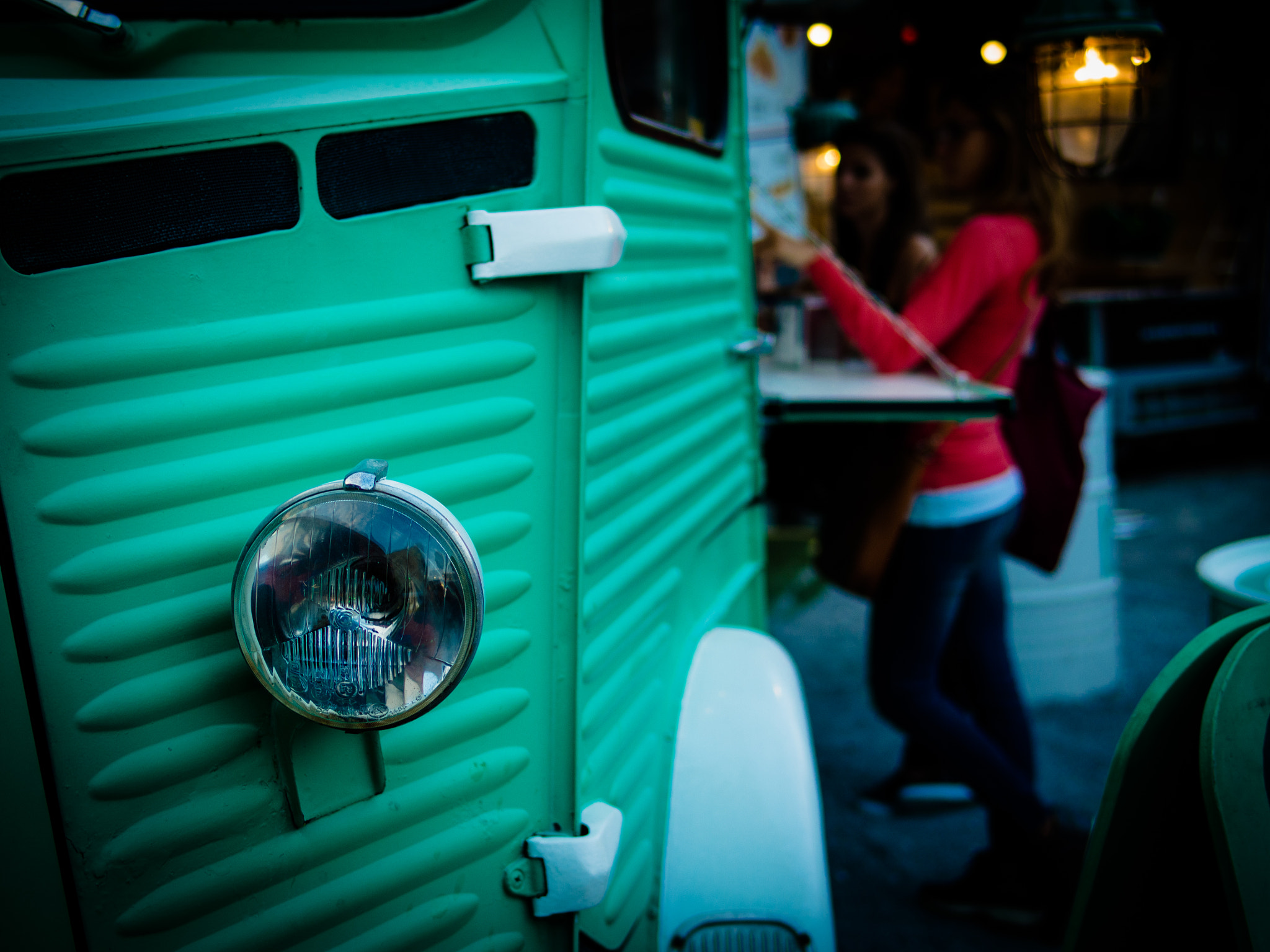 Olympus PEN E-P5 + Panasonic Leica DG Summilux 25mm F1.4 II ASPH sample photo. The food truck photography