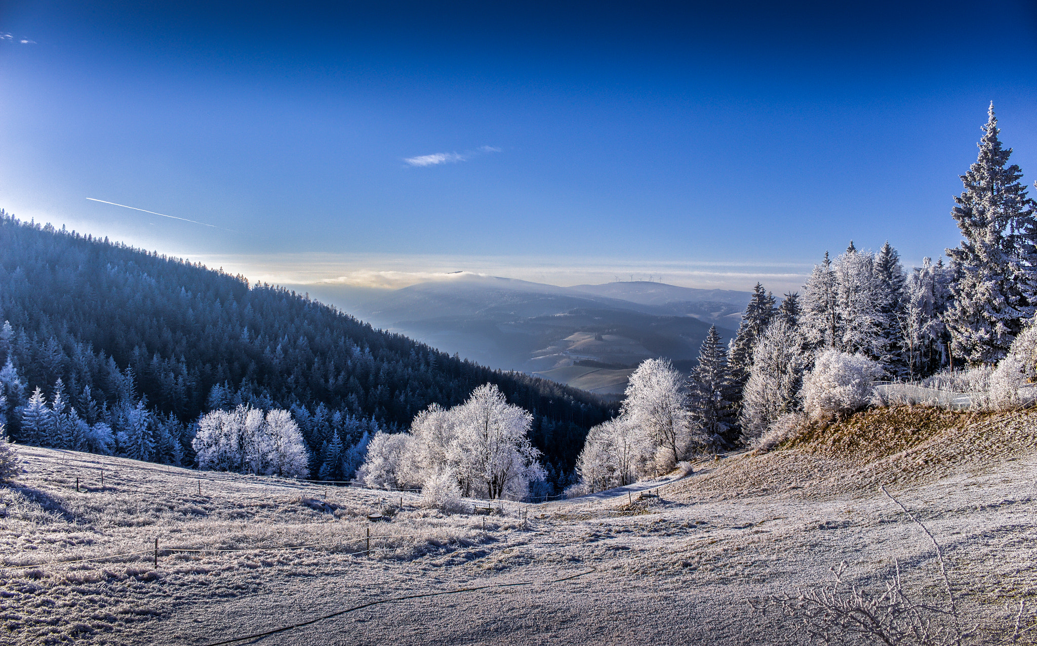 Canon EOS 700D (EOS Rebel T5i / EOS Kiss X7i) + 18.0 - 55.0 mm sample photo. Valley in the alps photography