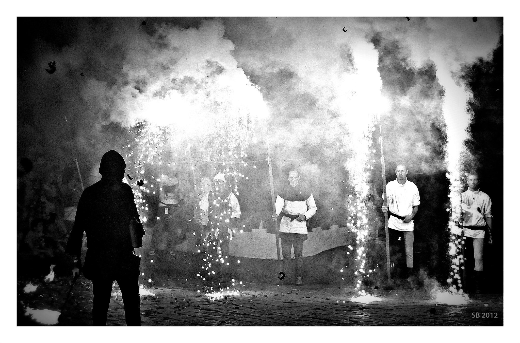 AF Zoom-Nikkor 28-100mm f/3.5-5.6G sample photo. Fires in nights photography