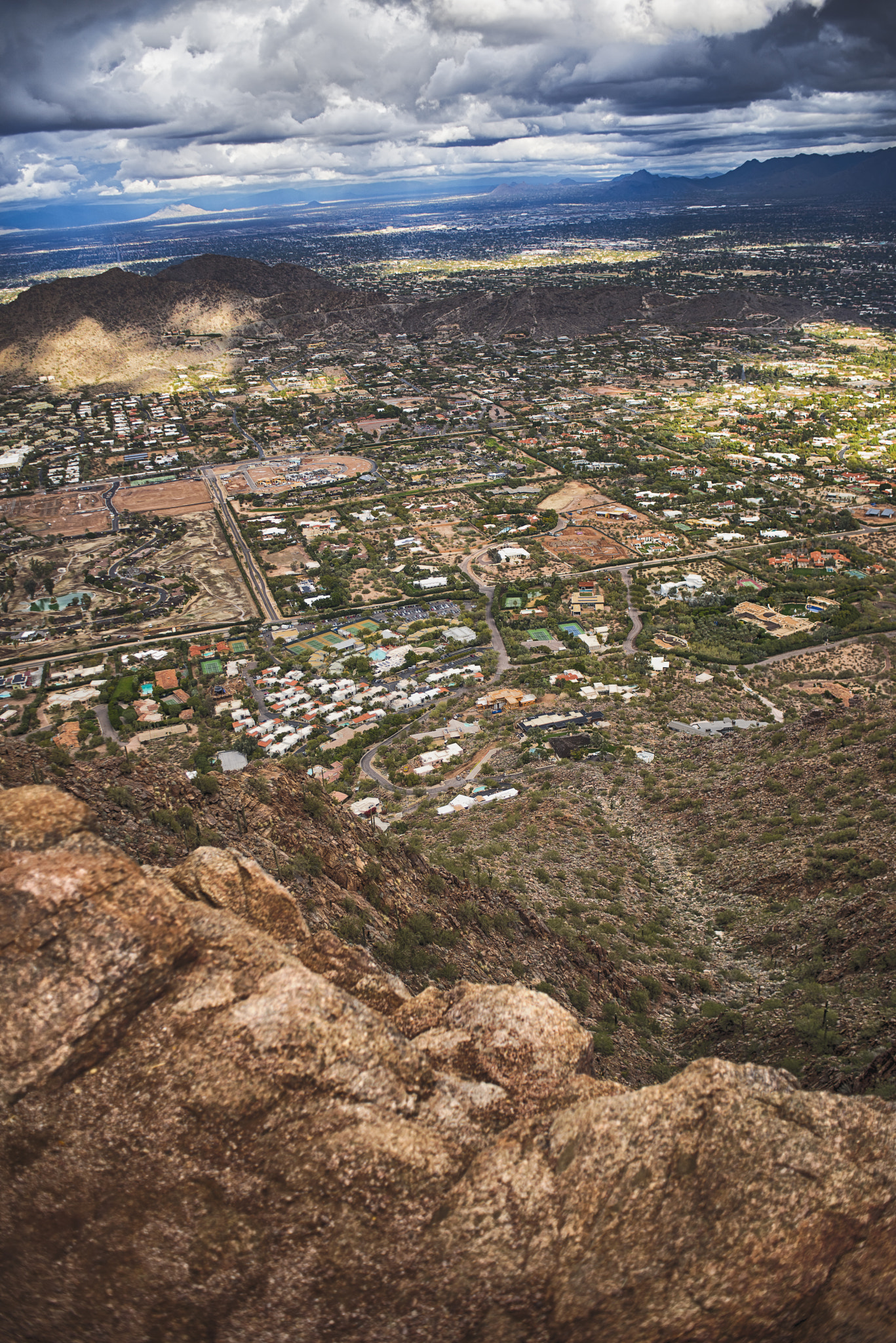 Nikon D810 + AF Nikkor 28mm f/2.8 sample photo. Camelback mountain's summit photography