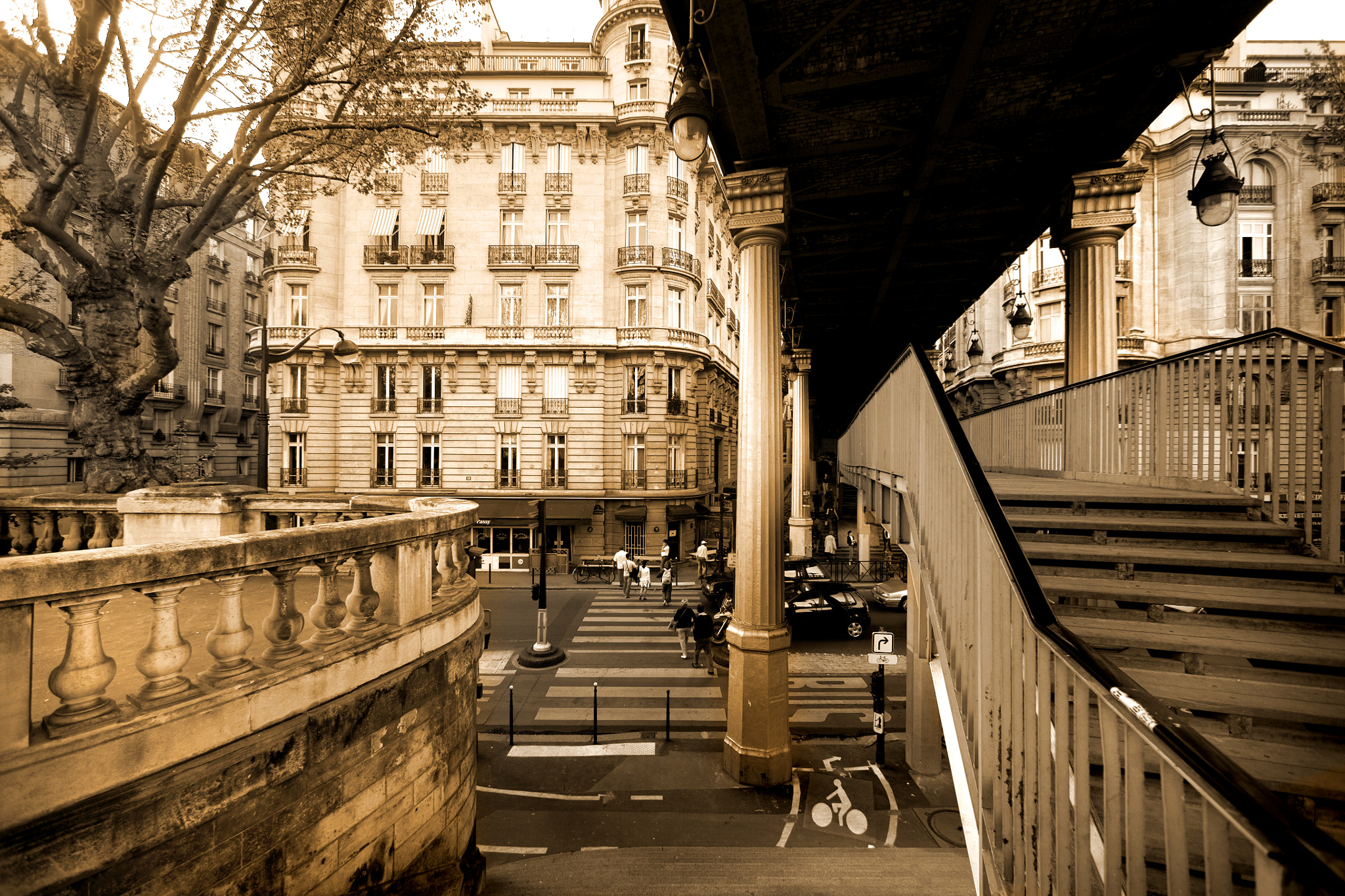 Canon EOS 5D + Canon EF 14mm F2.8L USM sample photo. Paris metro passy photography