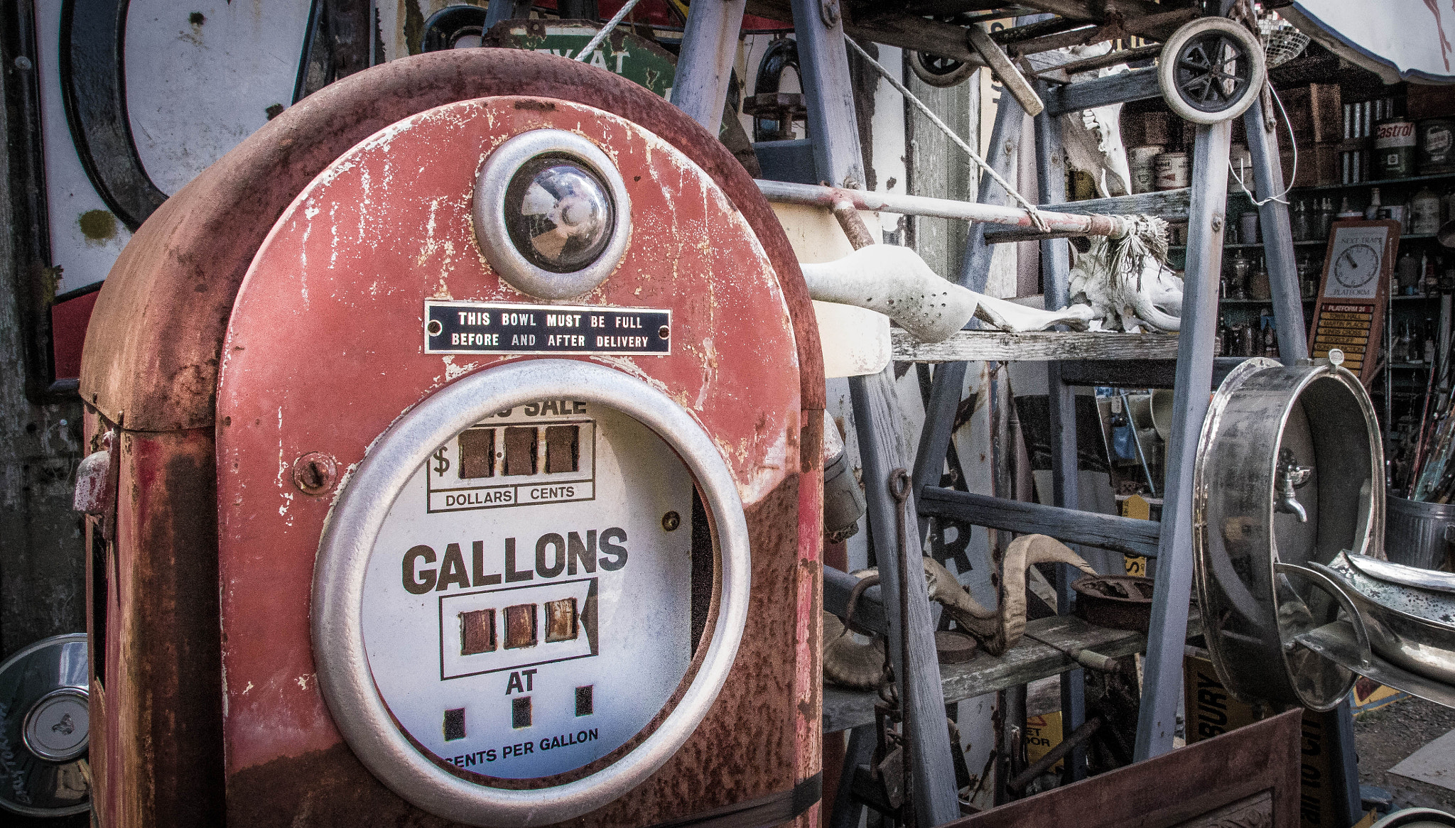 Sony SLT-A55 (SLT-A55V) + Sony DT 16-50mm F2.8 SSM sample photo. Classic pump photography