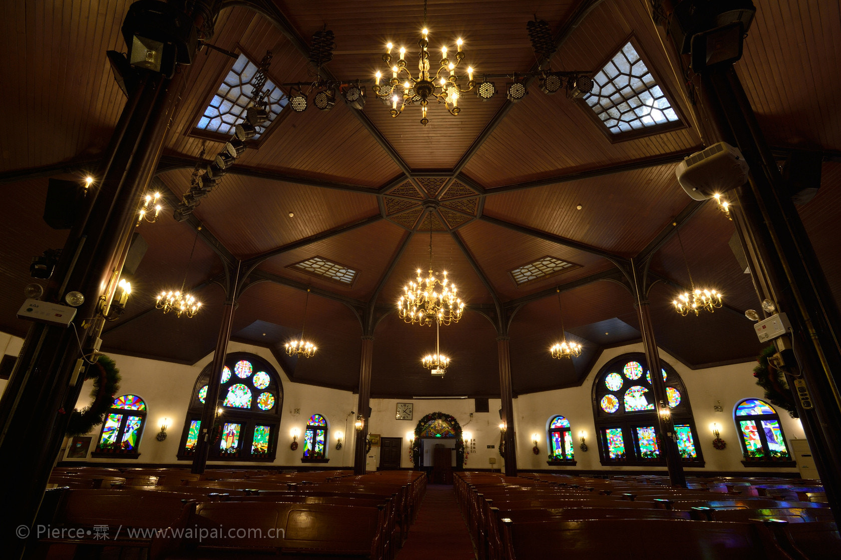 Nikon AF-S Nikkor 17-35mm F2.8D ED-IF sample photo.  穹顶之下  photography