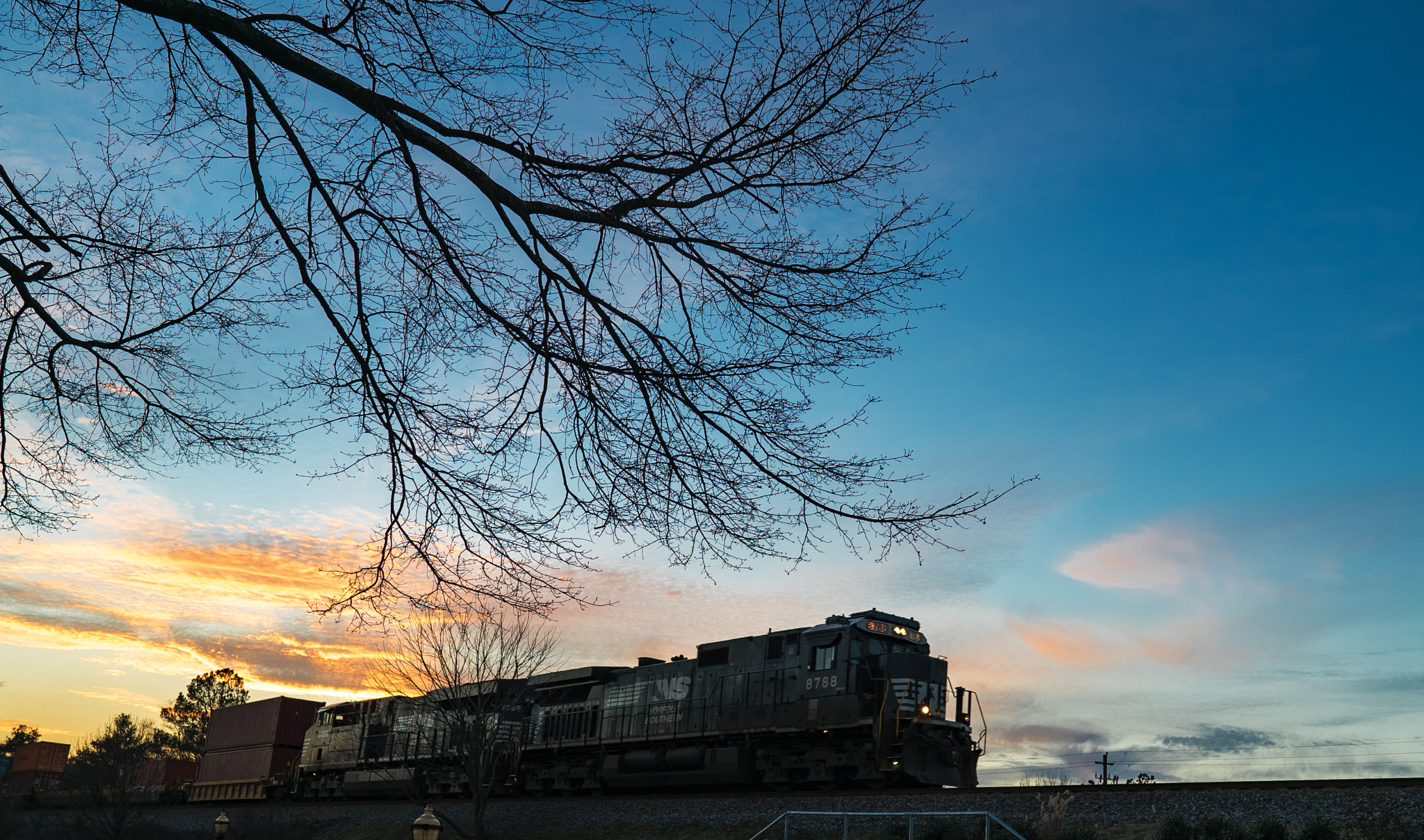 Sony a7S II + Sony Distagon T* FE 35mm F1.4 ZA sample photo. The train photography