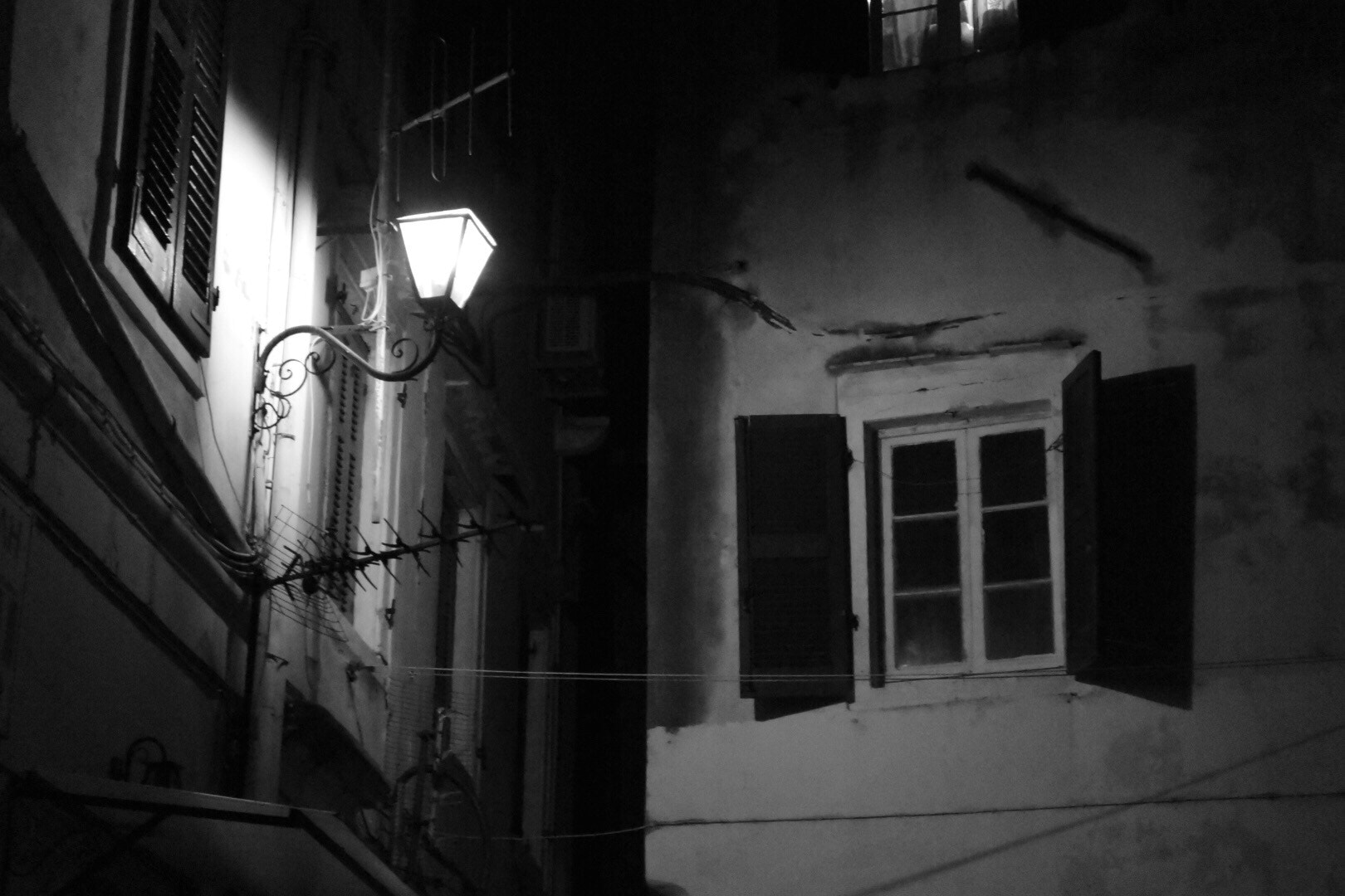 Nikon 1 S2 sample photo. Lantern photography