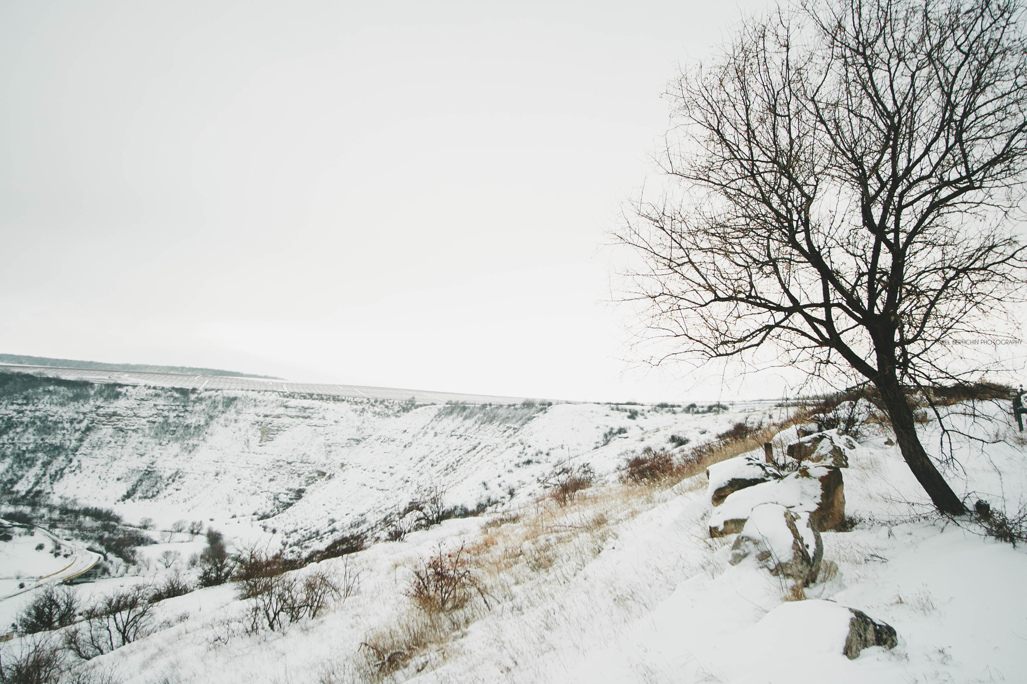Canon EOS 1000D (EOS Digital Rebel XS / EOS Kiss F) + Sigma 15-30mm f/3.5-4.5 EX DG Aspherical sample photo. Winter in moldova photography