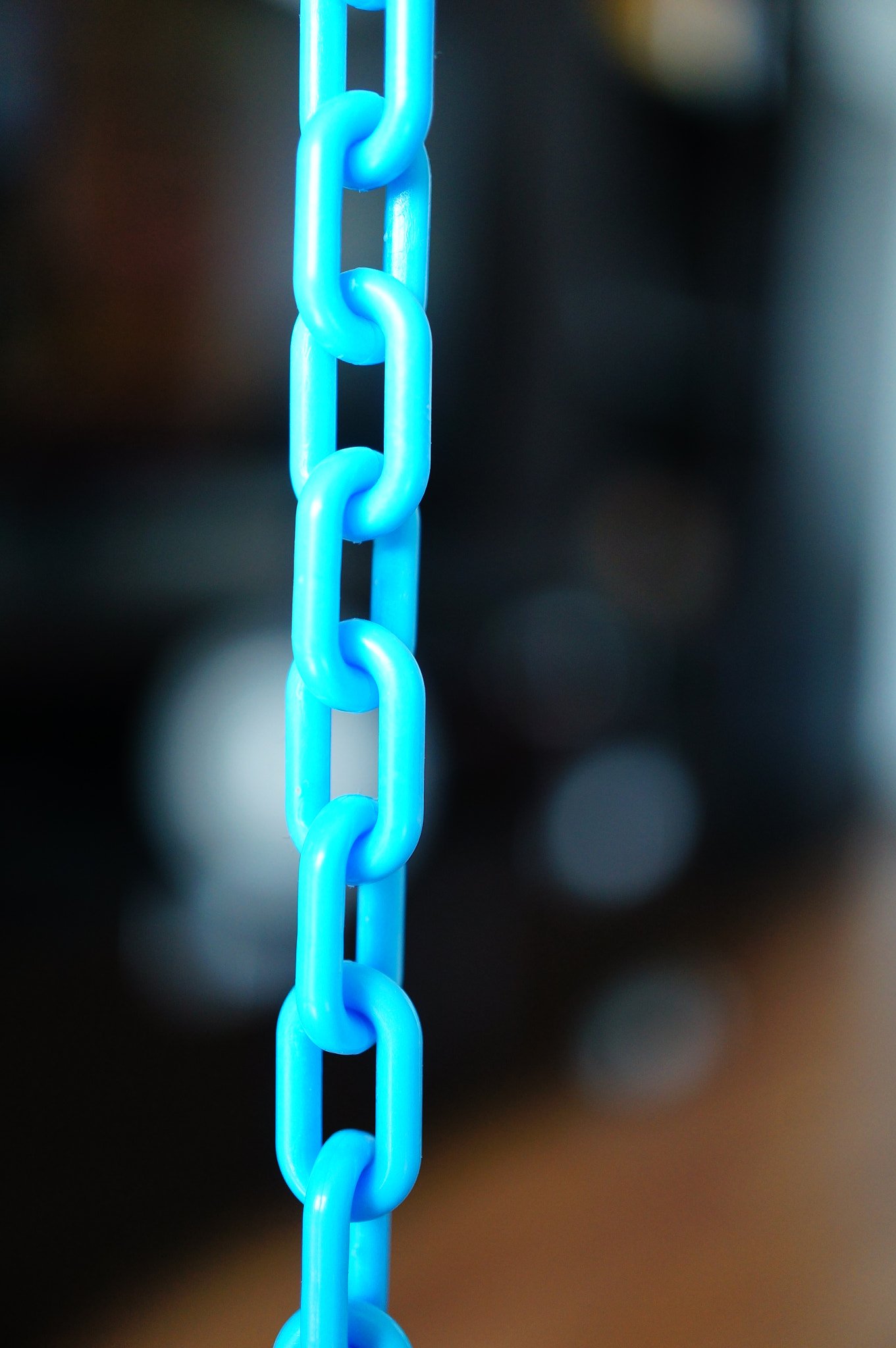 Sony Alpha NEX-5N + Sony E 30mm F3.5 Macro sample photo. Blue chain photography