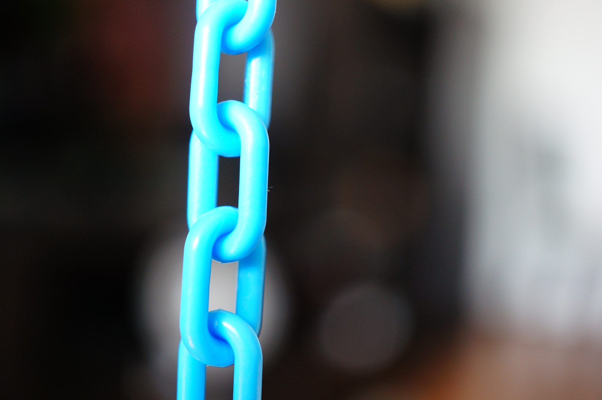 Sony Alpha NEX-5N + Sony E 30mm F3.5 Macro sample photo. Blue chain photography