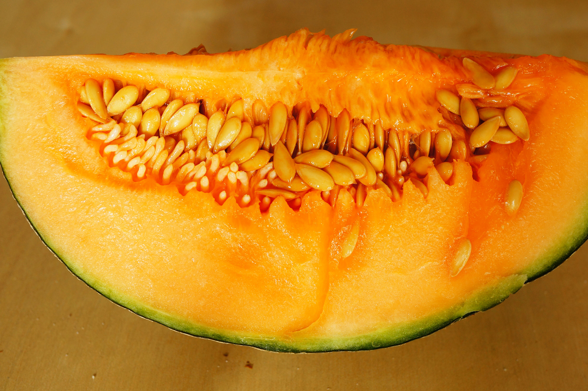 Sony Alpha NEX-5N + Sony E 30mm F3.5 Macro sample photo. Fresh melon photography