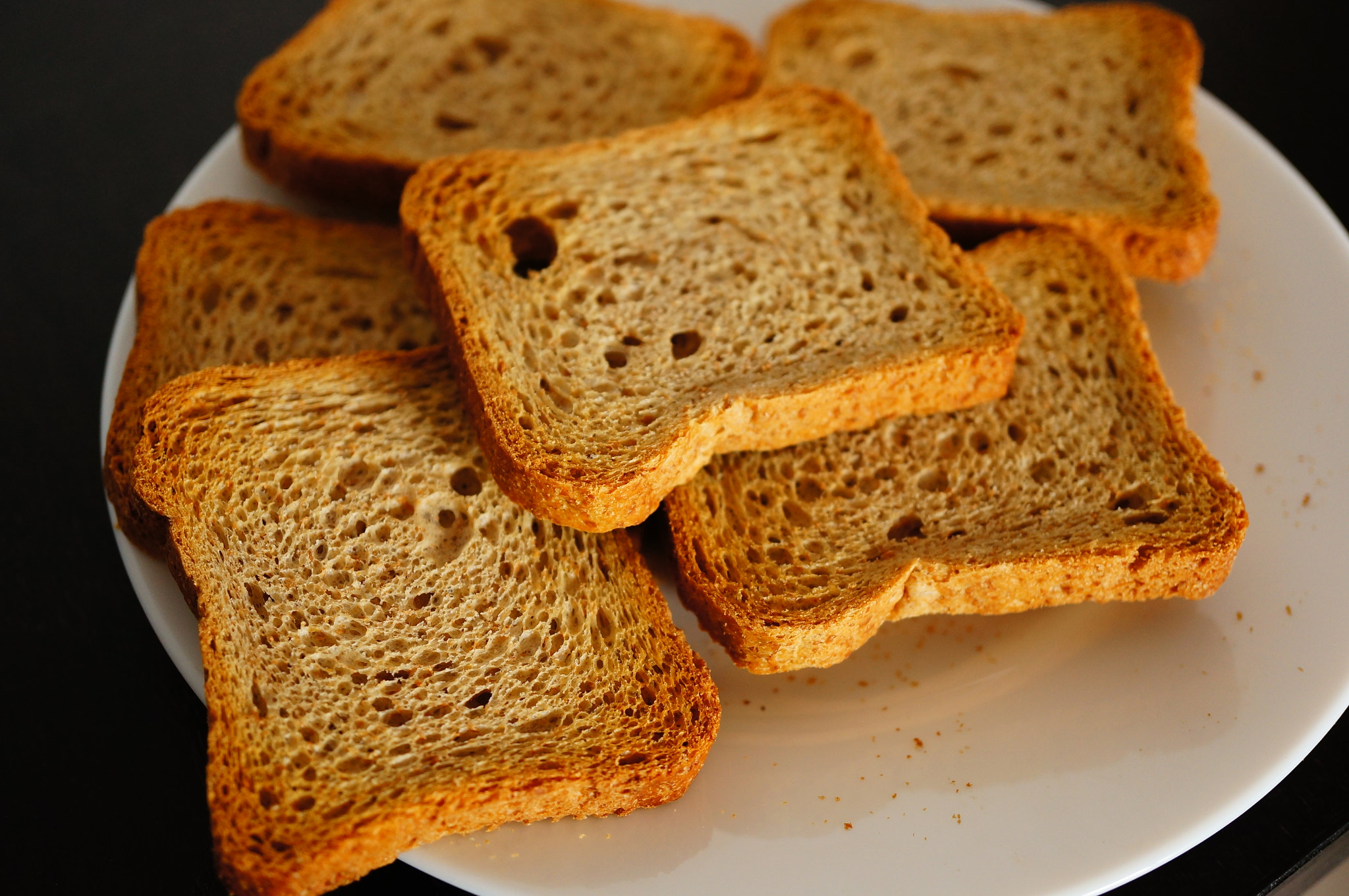 Sony Alpha NEX-5N + Sony E 30mm F3.5 Macro sample photo. Crisp bread photography