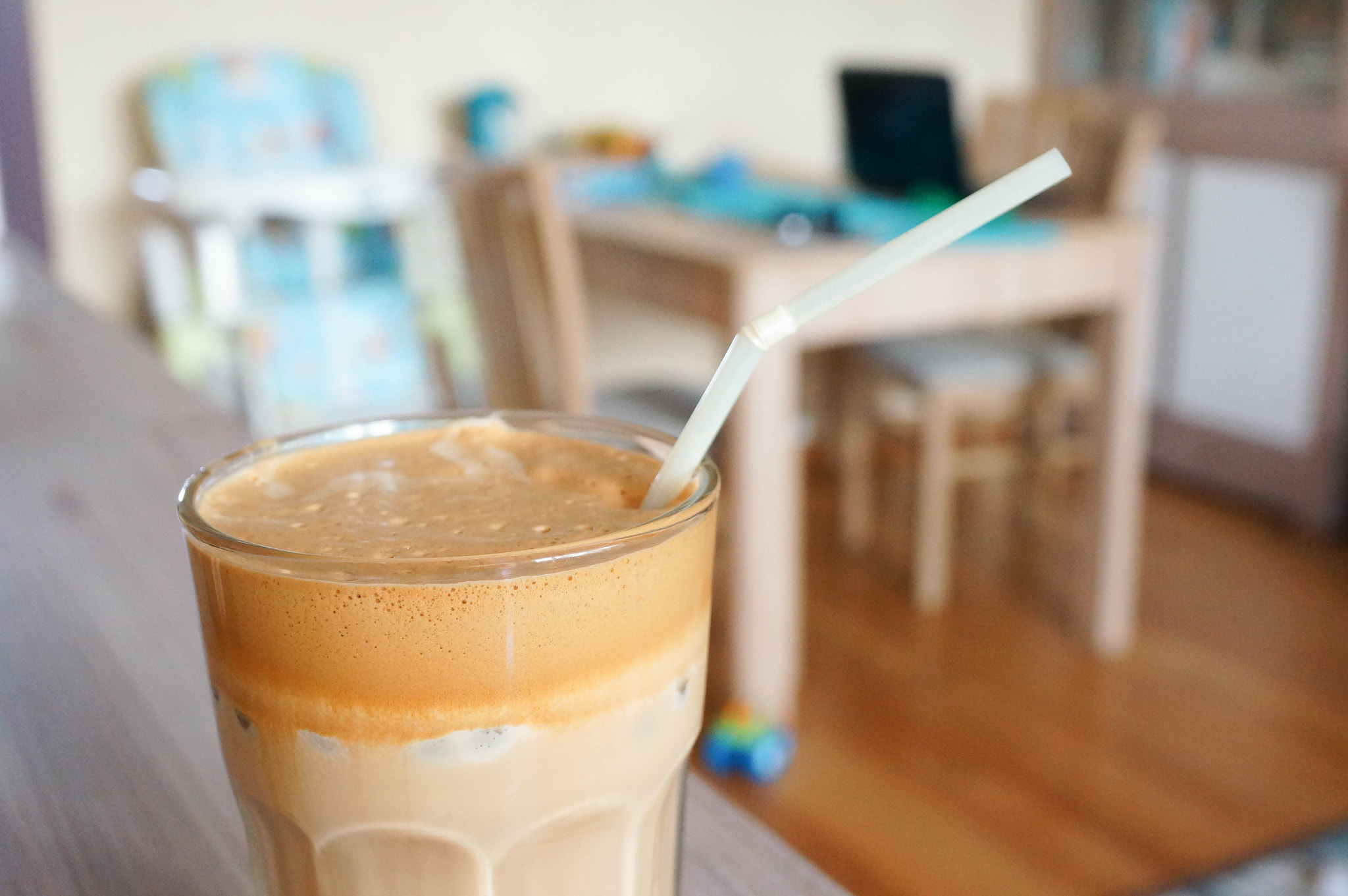 Sony Alpha NEX-5N + Sony E 30mm F3.5 Macro sample photo. Ice coffee photography