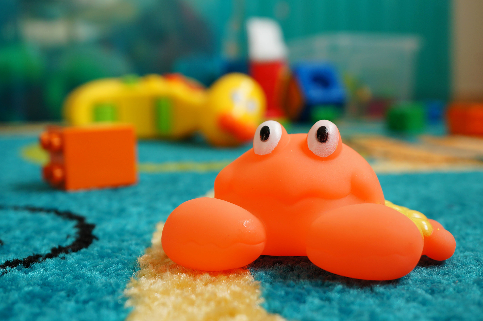 Sony Alpha NEX-5N + Sony E 30mm F3.5 Macro sample photo. Toy crab photography