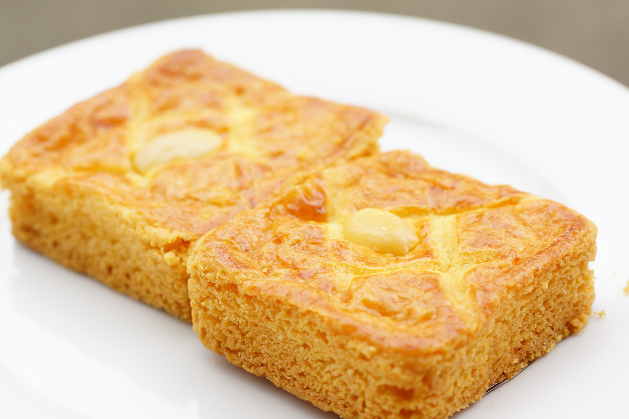 Sony SLT-A77 + Tamron Lens (255) sample photo. Pieces of butter cake photography