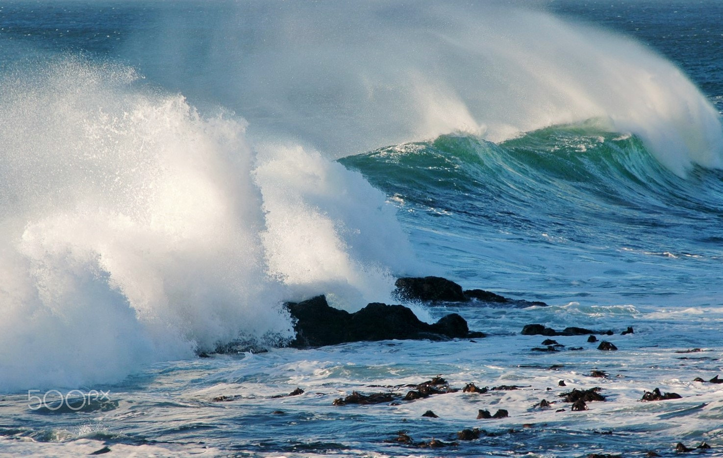 Nikon D70s + AF Zoom-Nikkor 70-300mm f/4-5.6D ED sample photo. Raging sea and wind blown waves photography