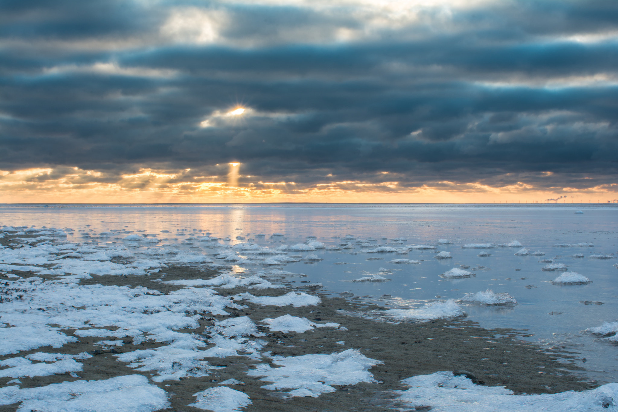 AF Zoom-Nikkor 35-135mm f/3.5-4.5 N sample photo. Cold sunset photography
