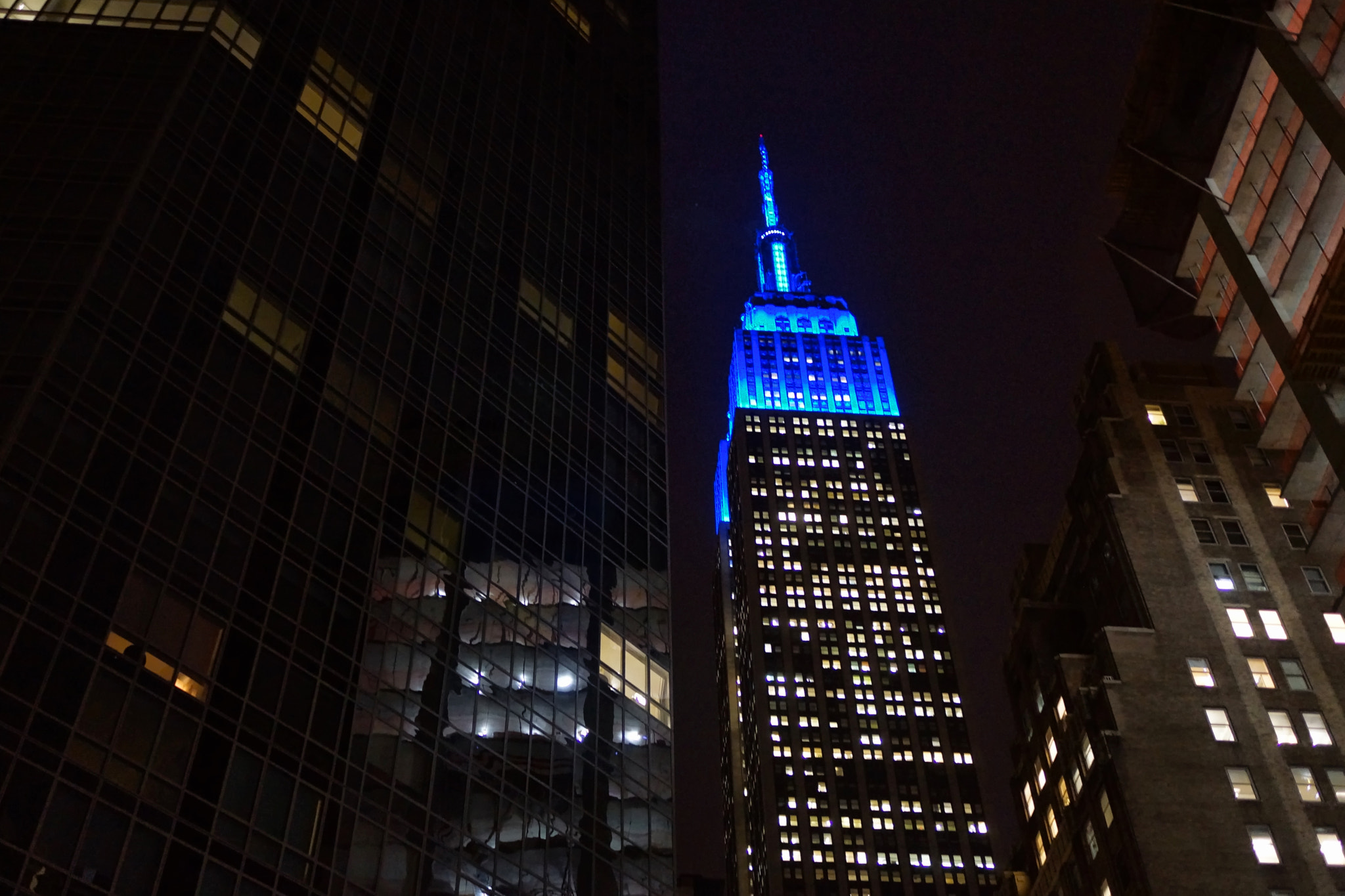 Sony Alpha NEX-7 + Sony Sonnar T* E 24mm F1.8 ZA sample photo. Empire state building, new york city photography