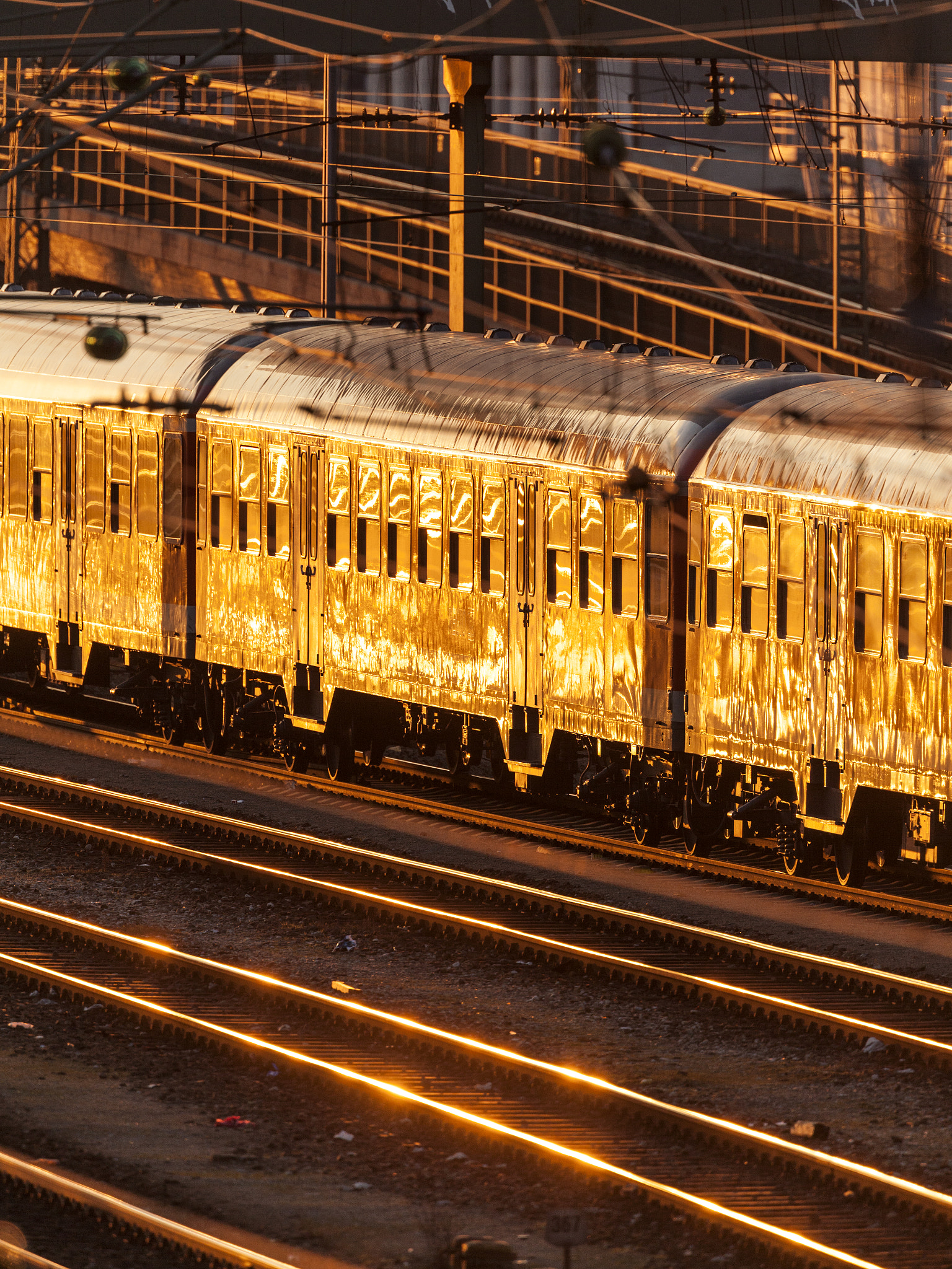 Canon EF 500mm F4L IS USM sample photo. Railway carriage bathed in setting sun photography