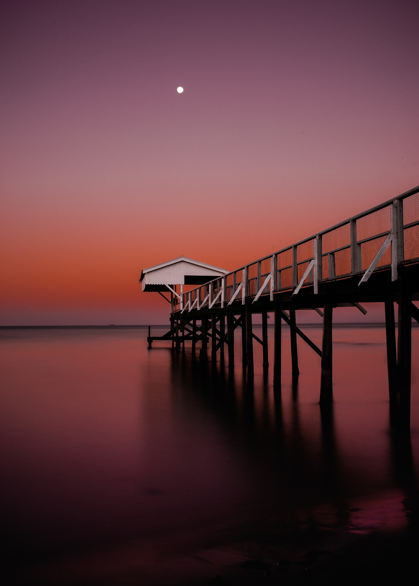 Sony a7 + Sigma 35mm F1.4 DG HSM Art sample photo. Moon on the bay photography