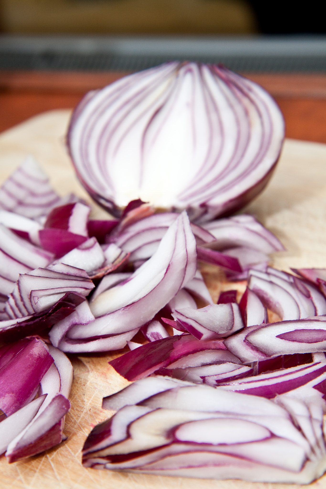Canon EF-S 17-55mm F2.8 IS USM sample photo. Red onion photography