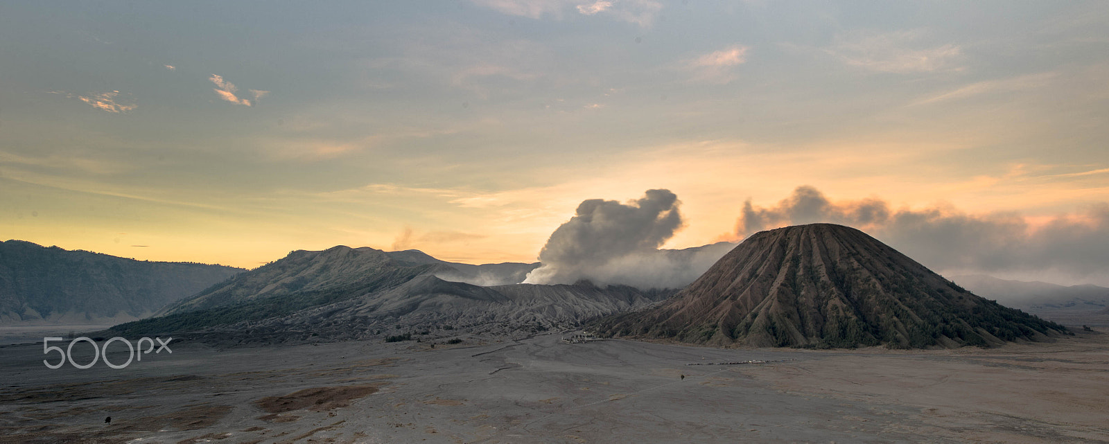 Nikon Df + Nikon AF-S Nikkor 24mm F1.4G ED sample photo. Bromo smoky photography