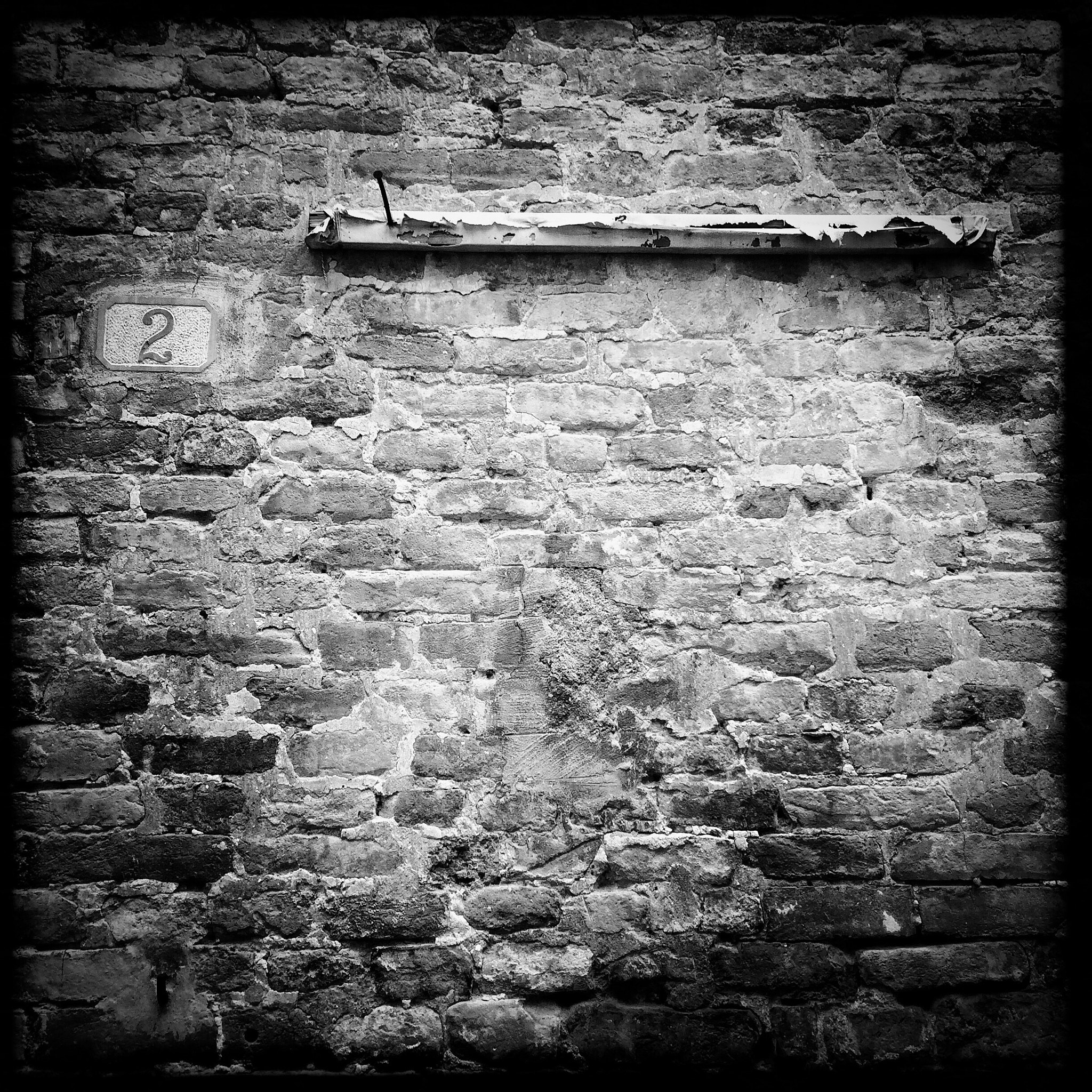 Hipstamatic 305 sample photo. Wall photography