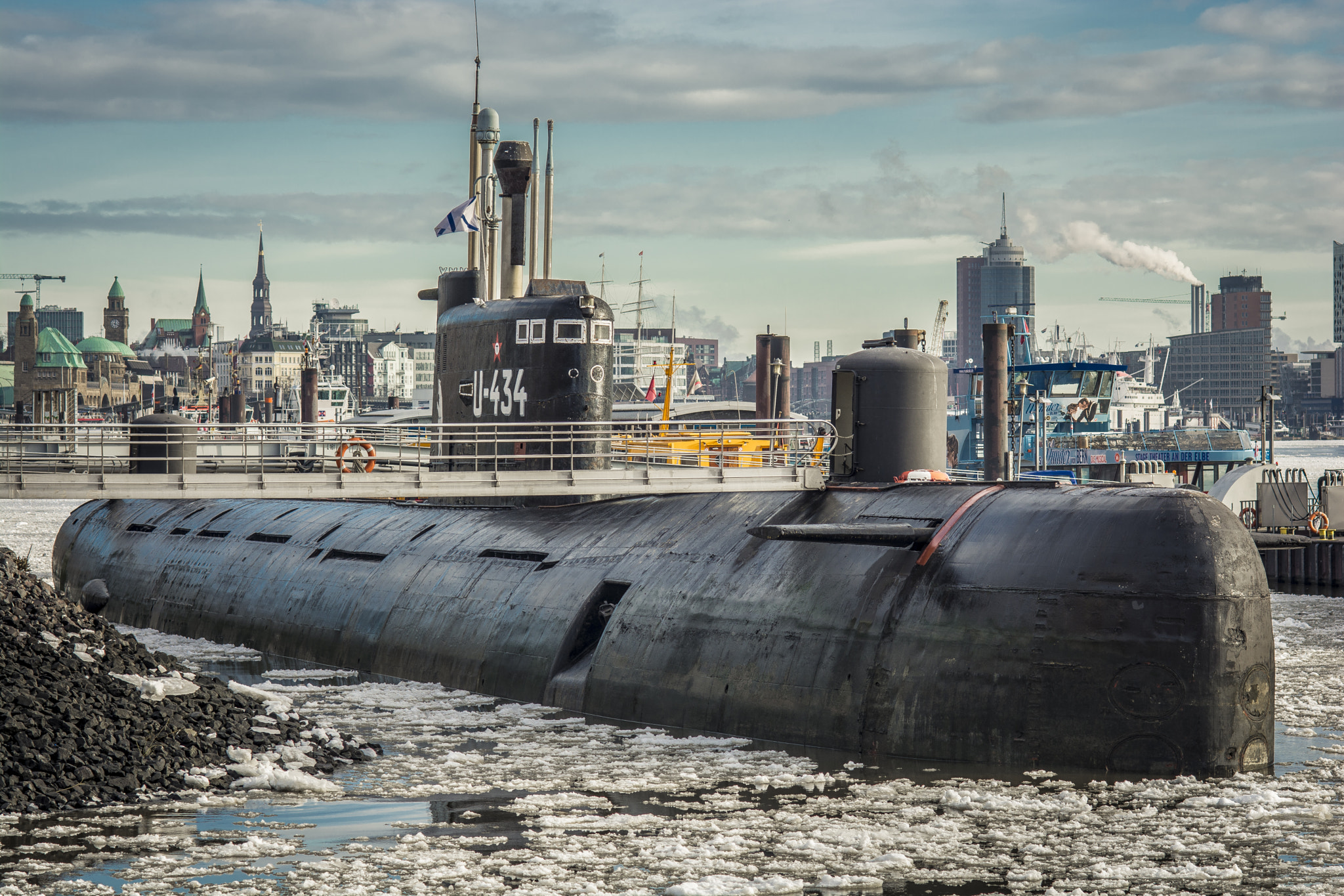 Nikon D7100 + AF Nikkor 85mm f/1.8 sample photo. Winter submarine photography